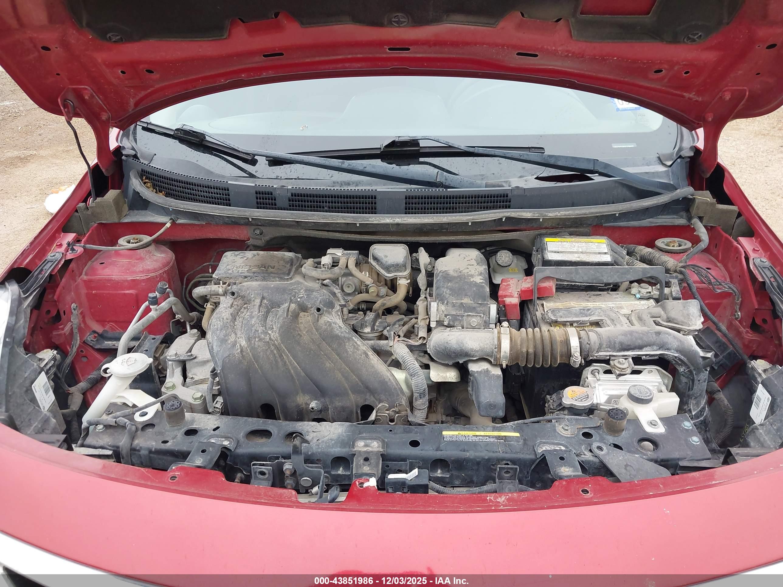 NISSAN VERSA image 10