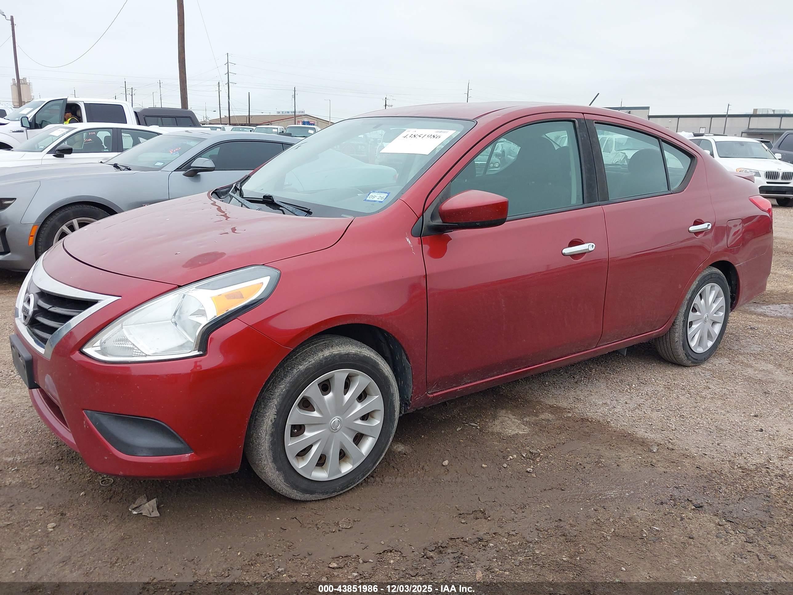 NISSAN VERSA image 2