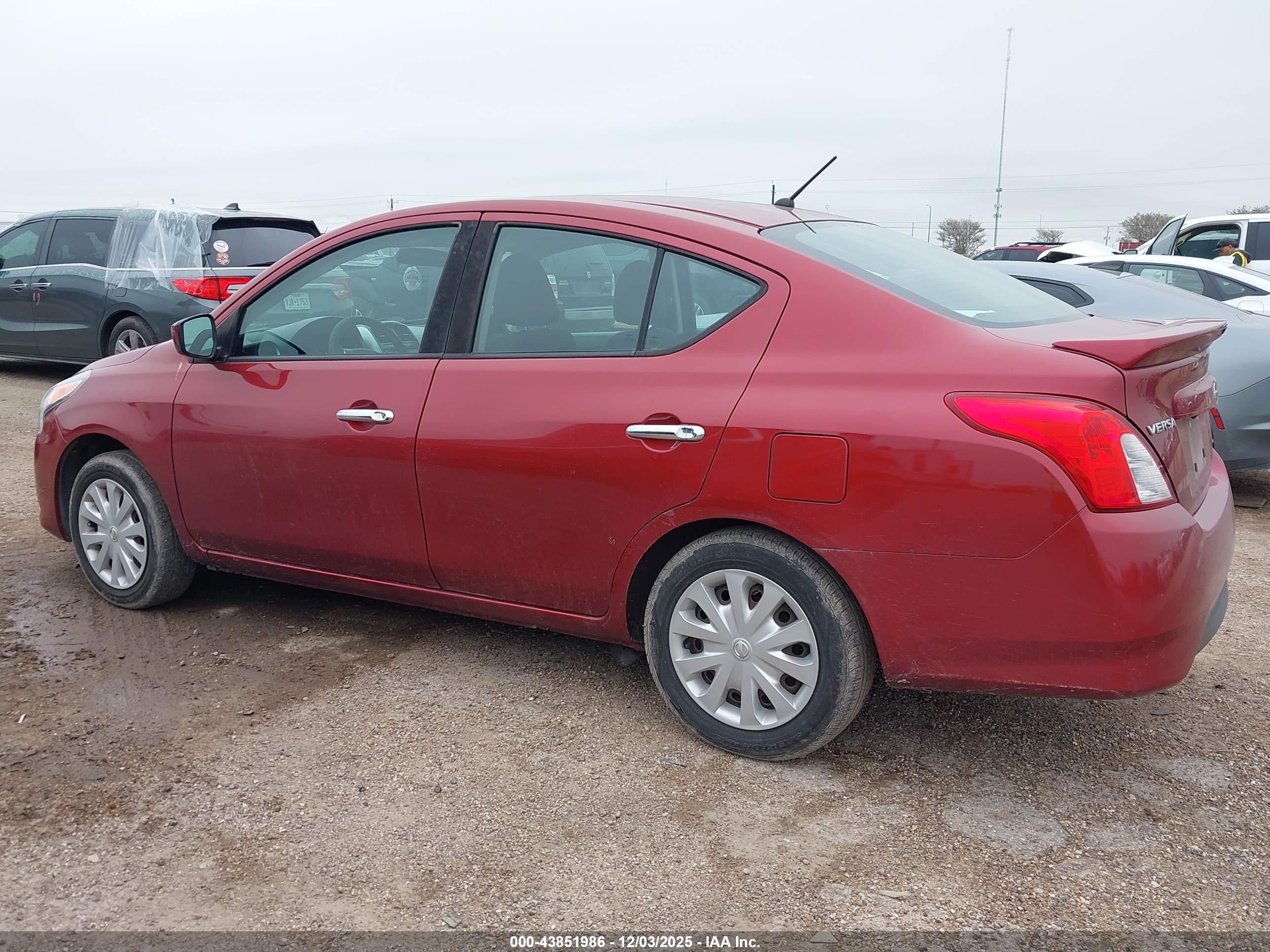 NISSAN VERSA image 3