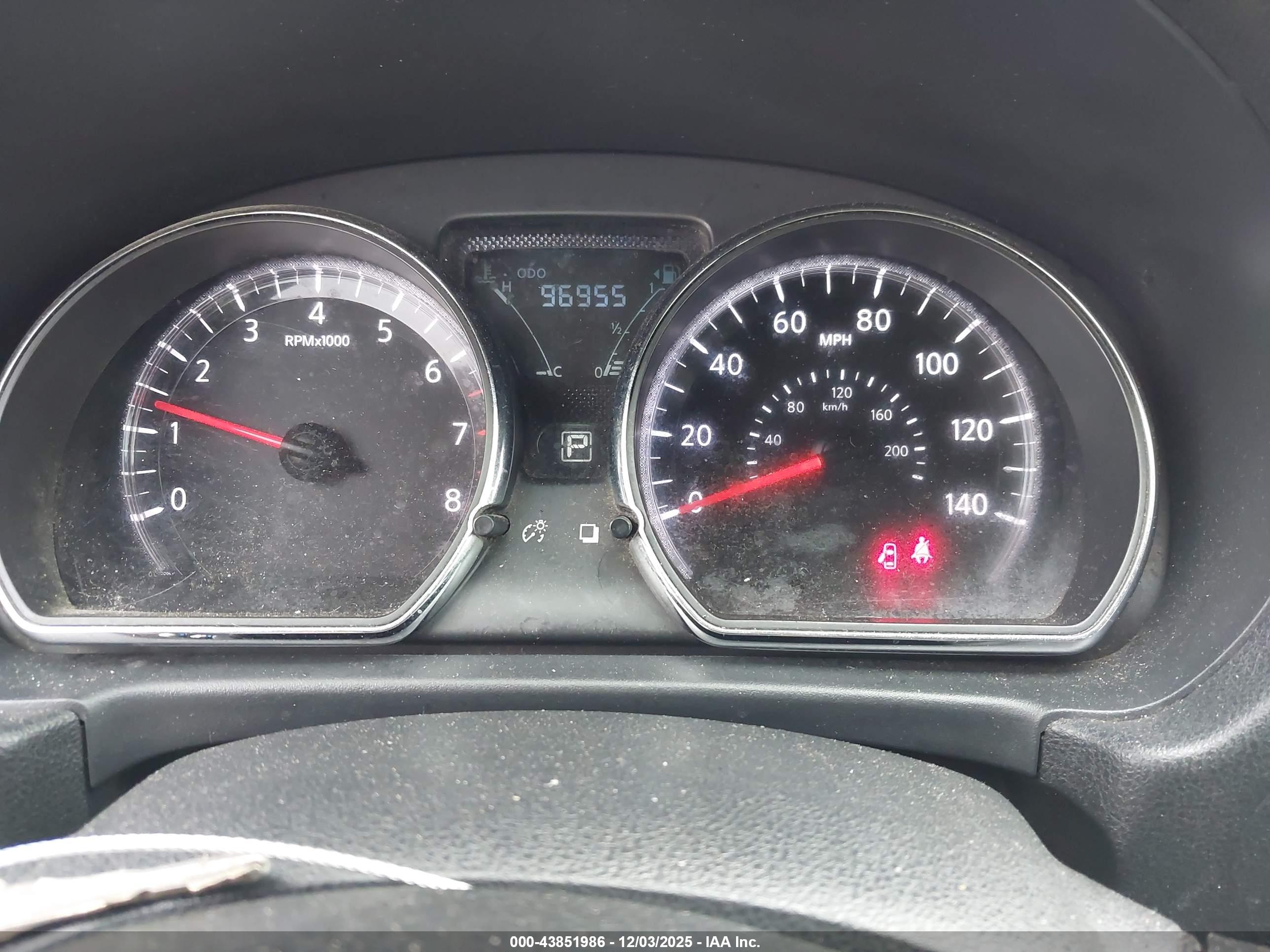 NISSAN VERSA image 7