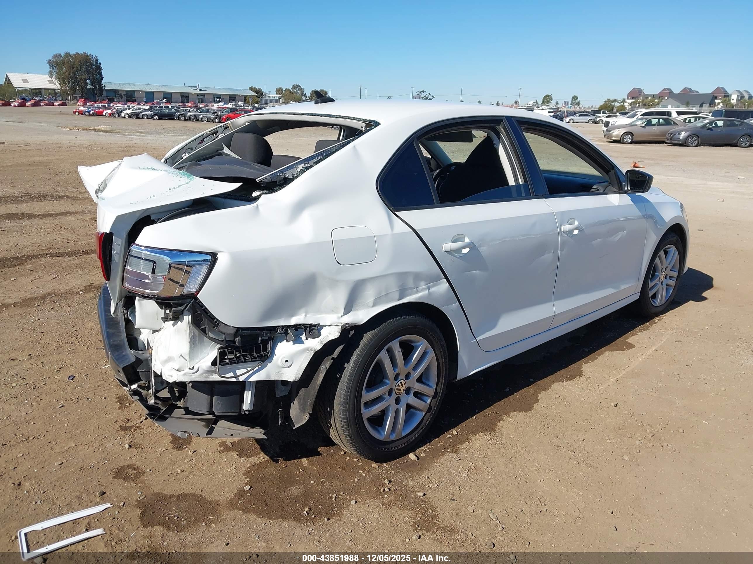 VOLKSWAGEN JETTA image 4