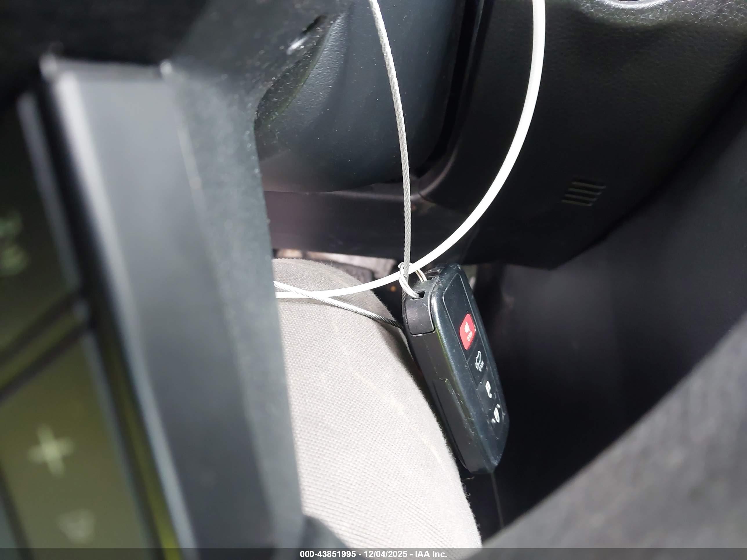 TOYOTA RAV4 image 11