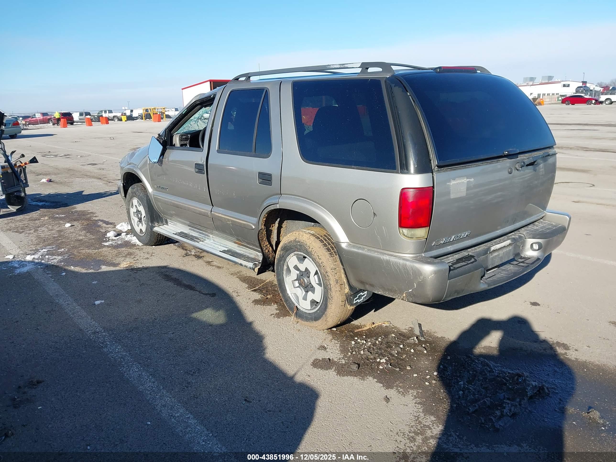 CHEVROLET BLAZER image 3