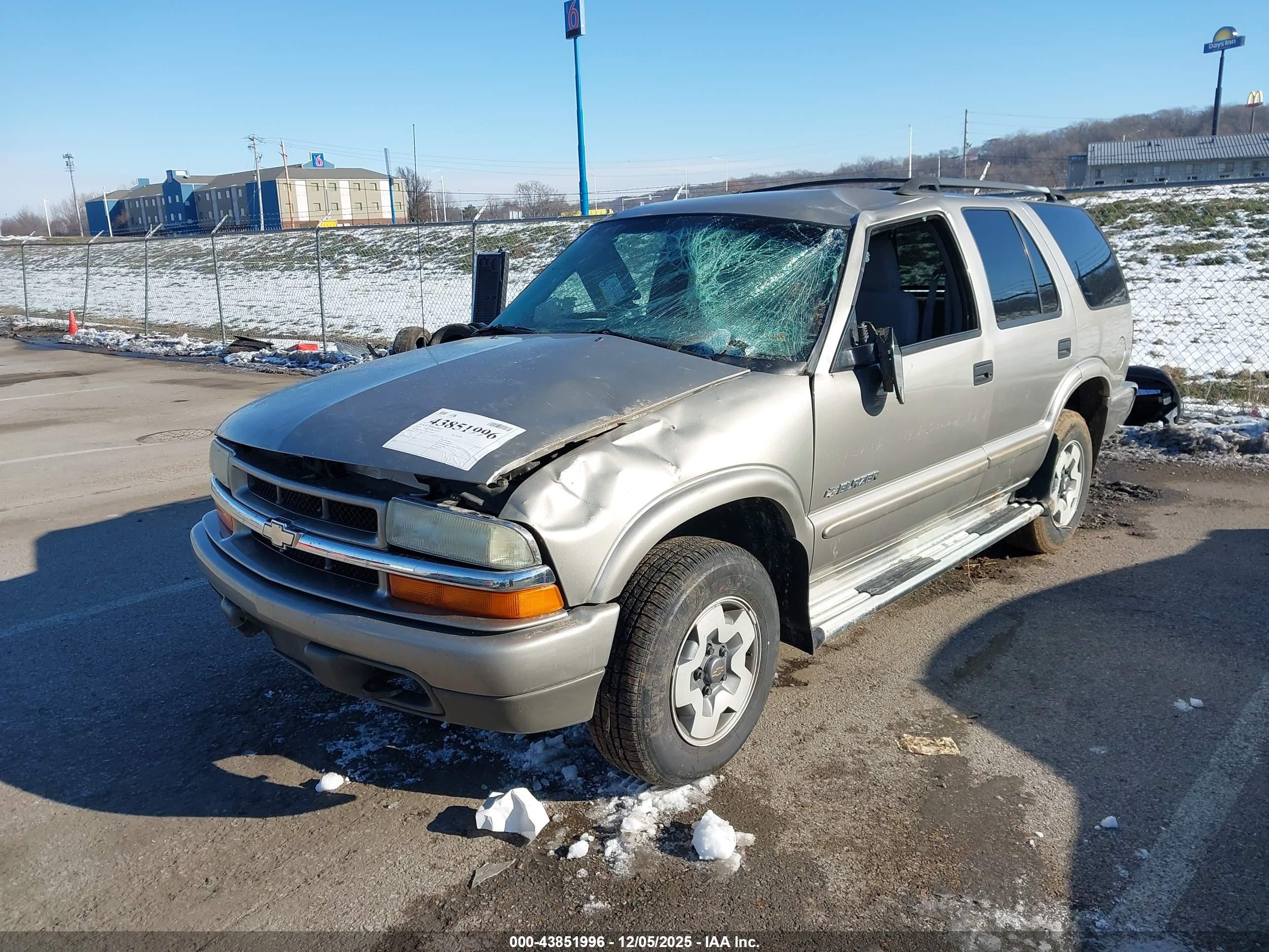 CHEVROLET BLAZER image 6