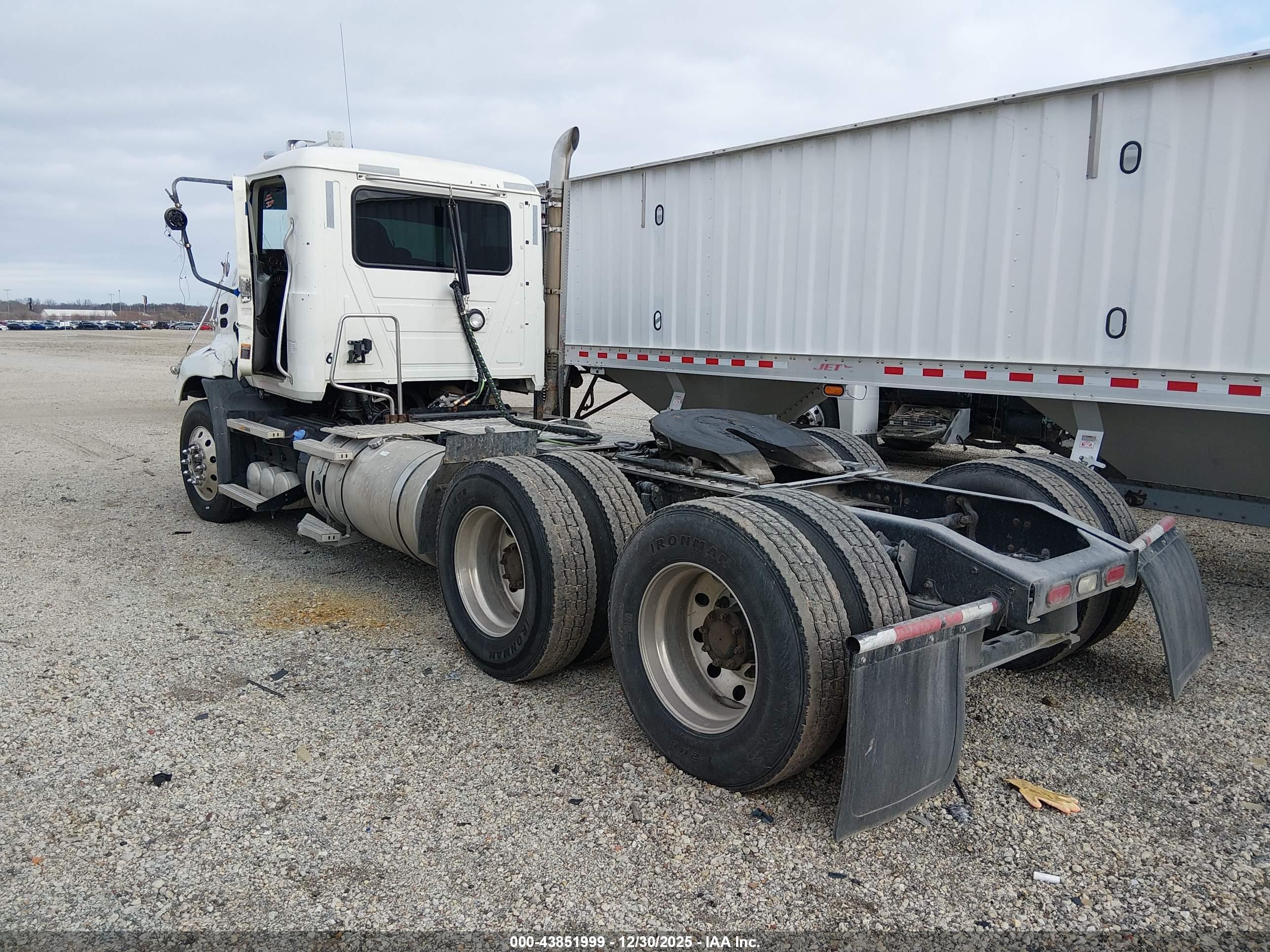 MACK 600 image 3
