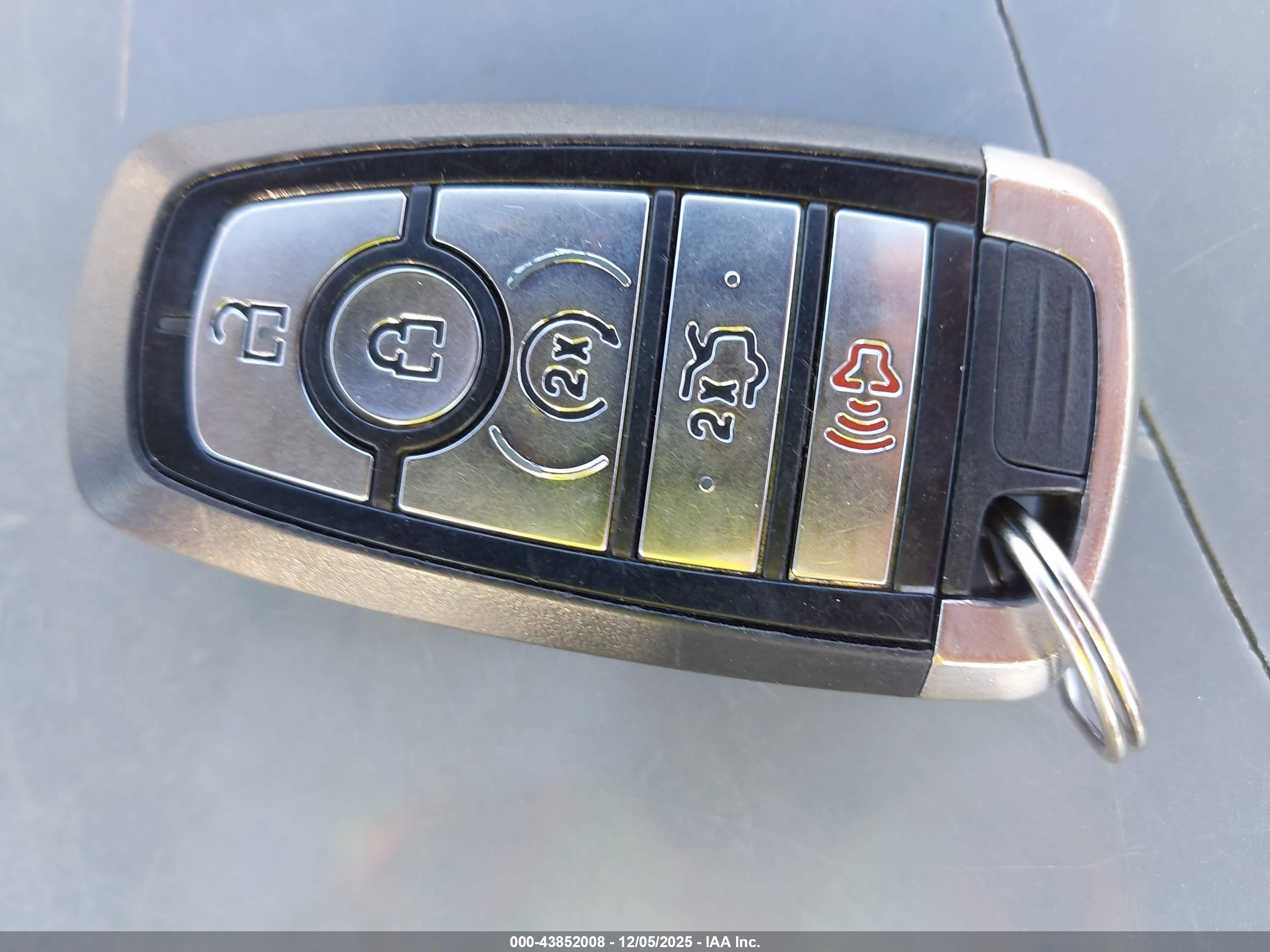 FORD FUSION image 11