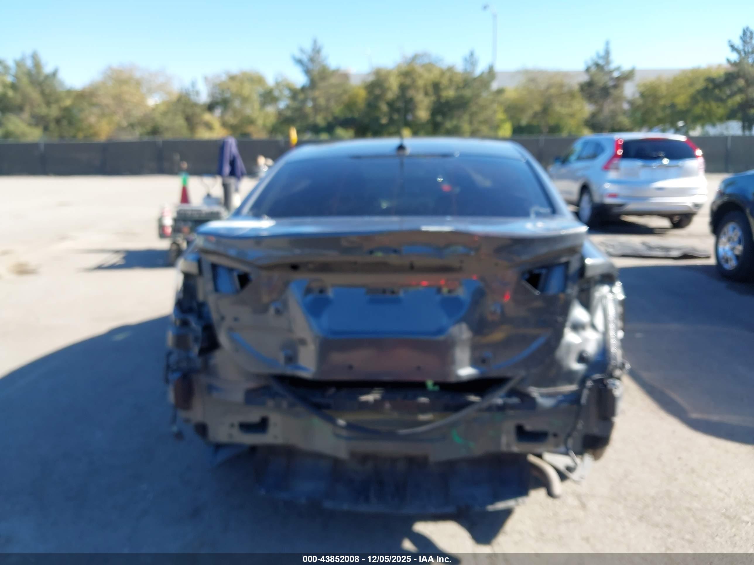 FORD FUSION image 6