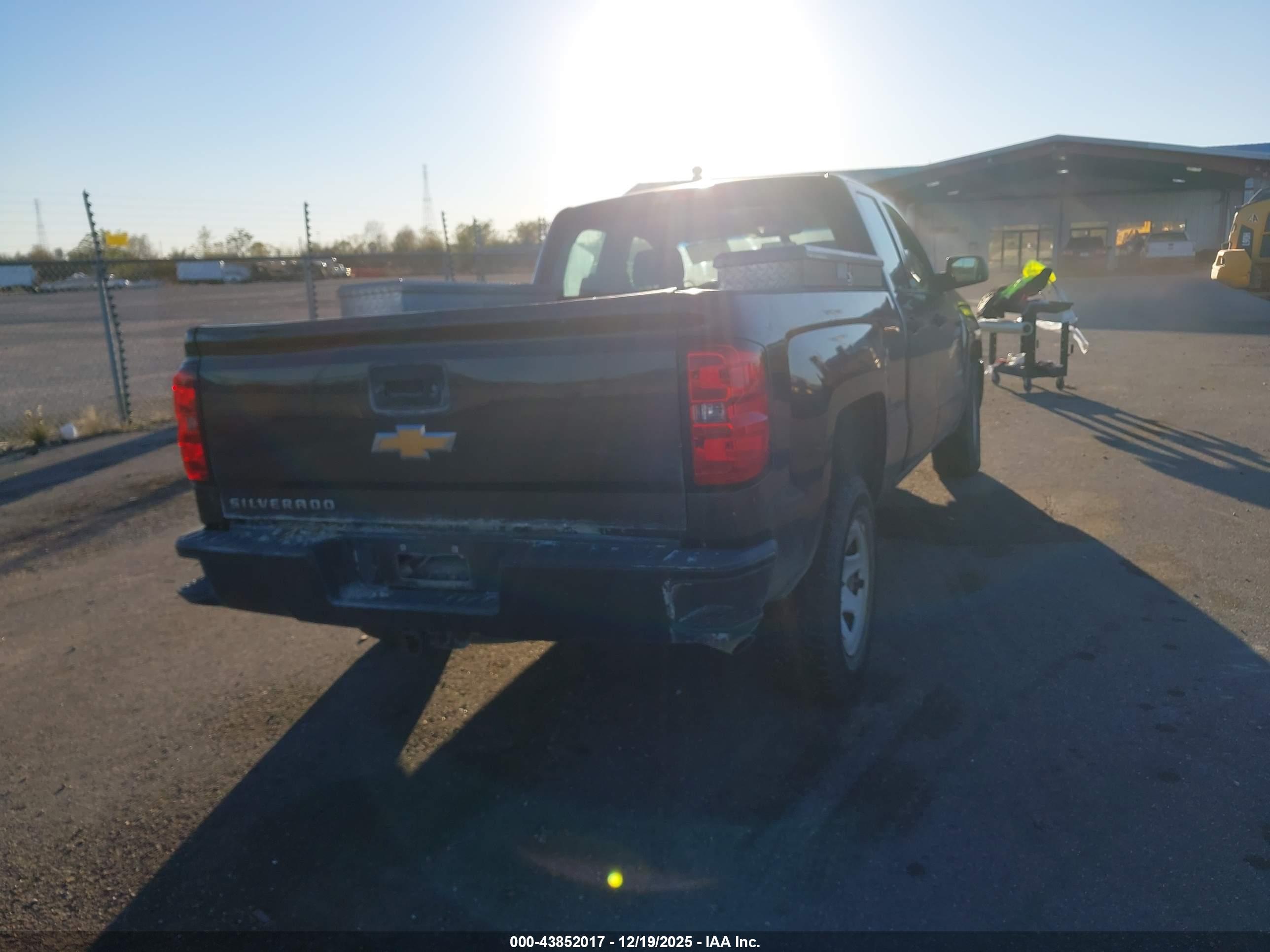 CHEVROLET SILVERADO image 4