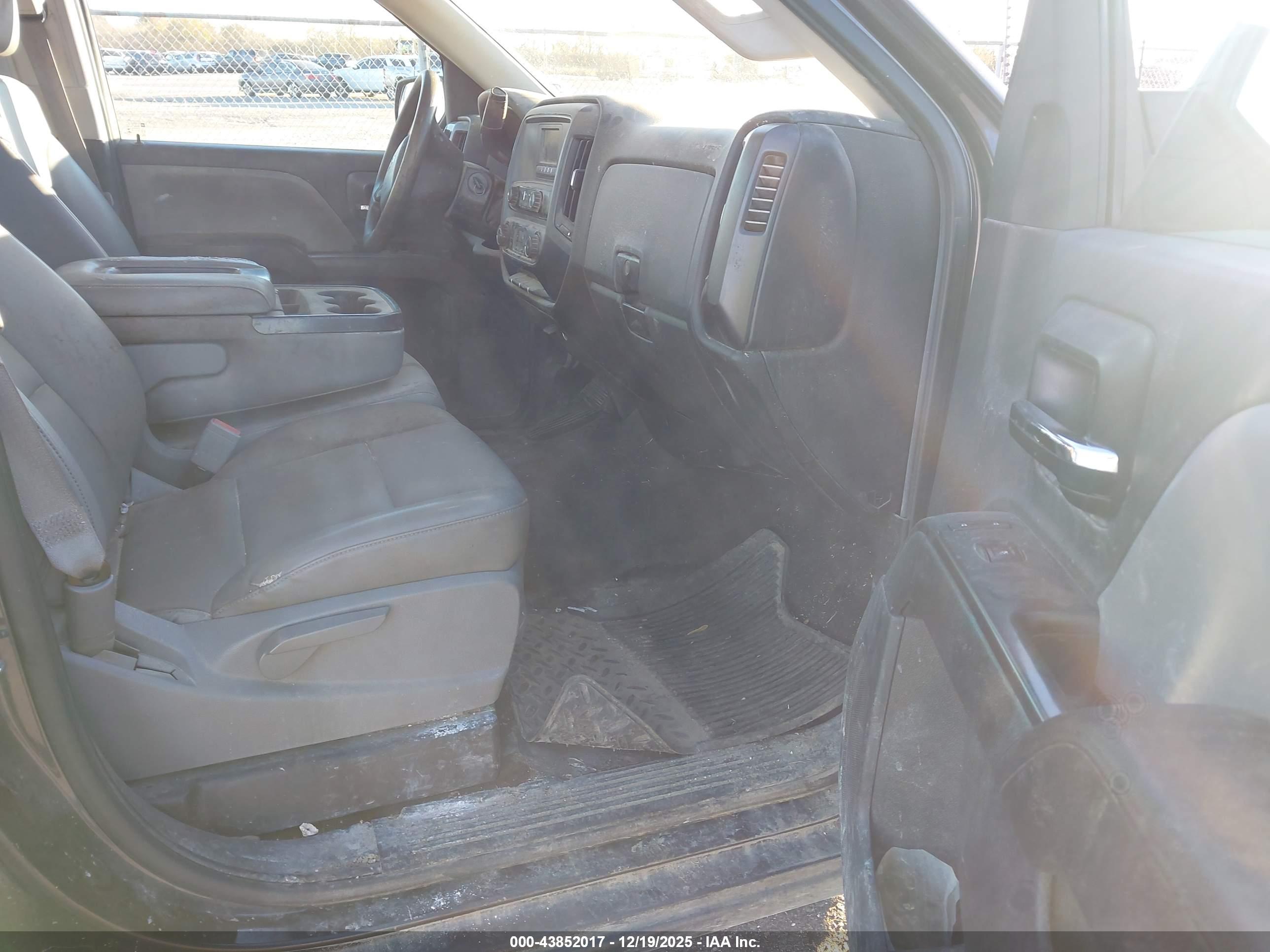 CHEVROLET SILVERADO image 5