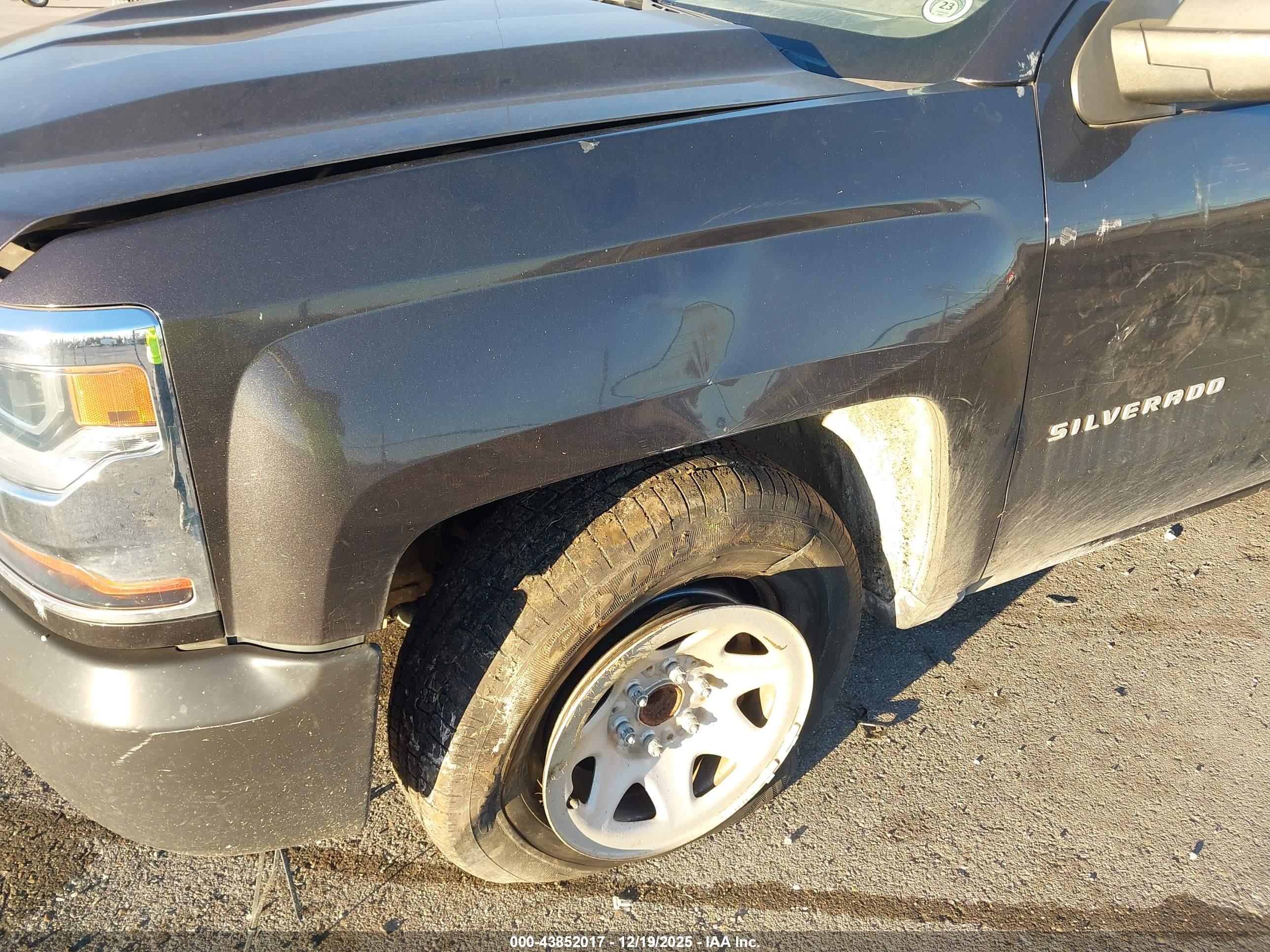 CHEVROLET SILVERADO image 6