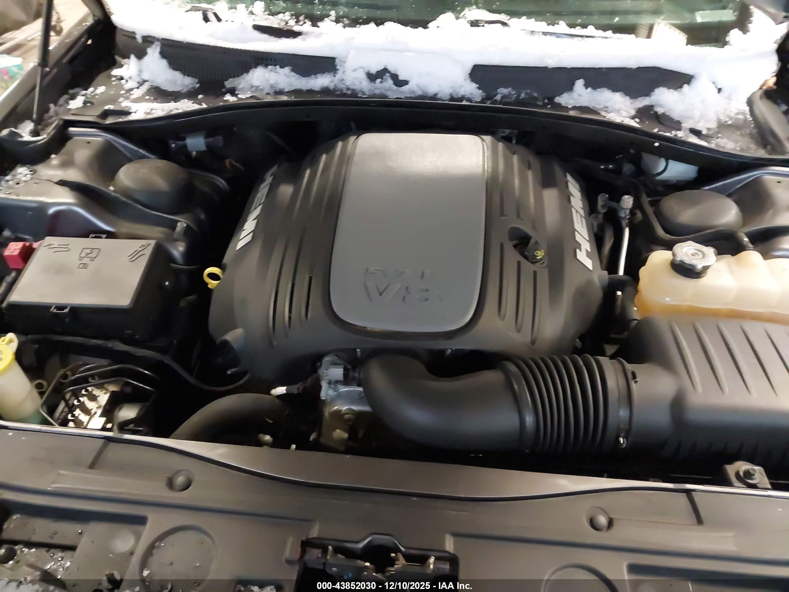 CHRYSLER 300 image 10