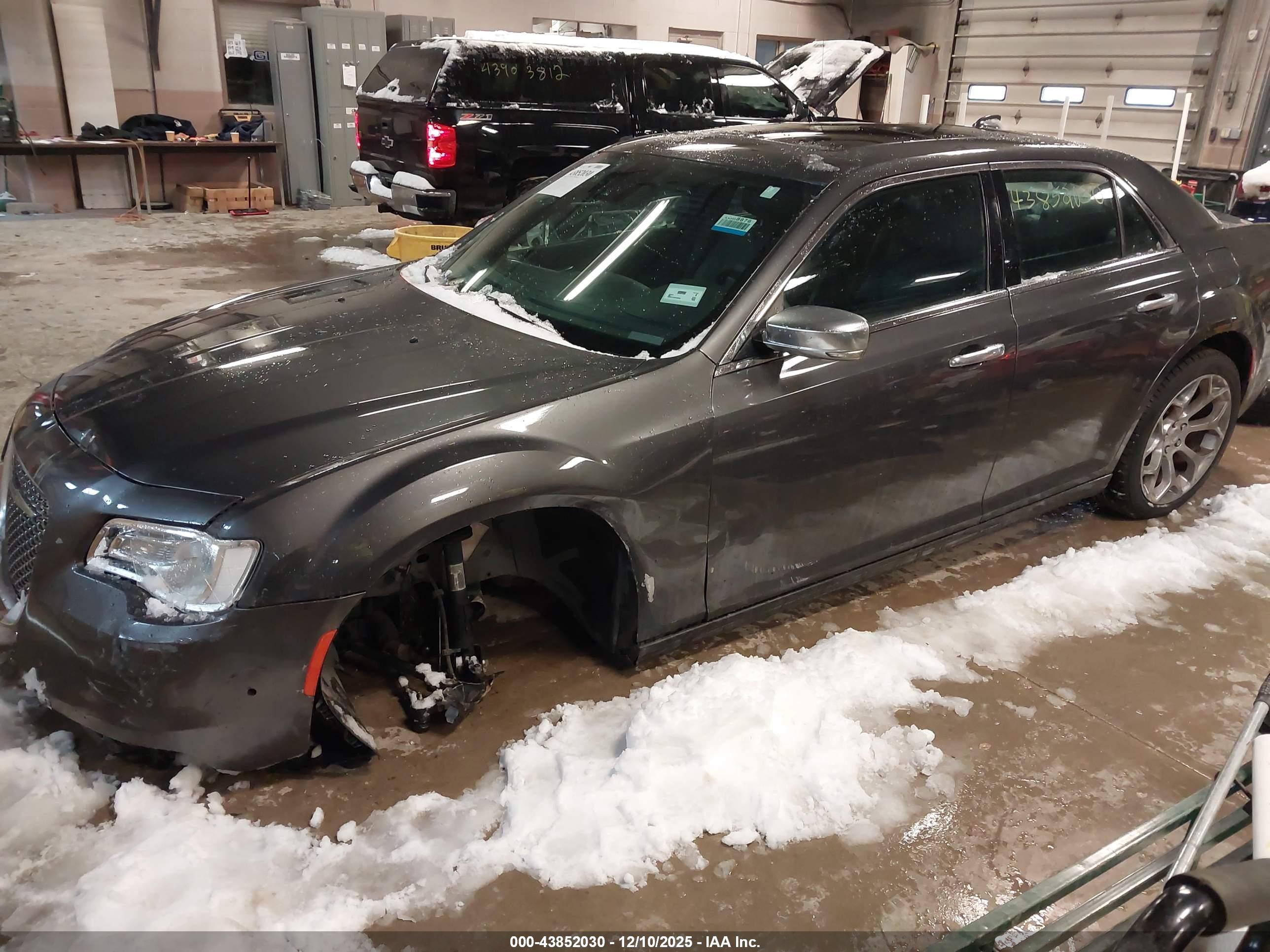 CHRYSLER 300 image 2