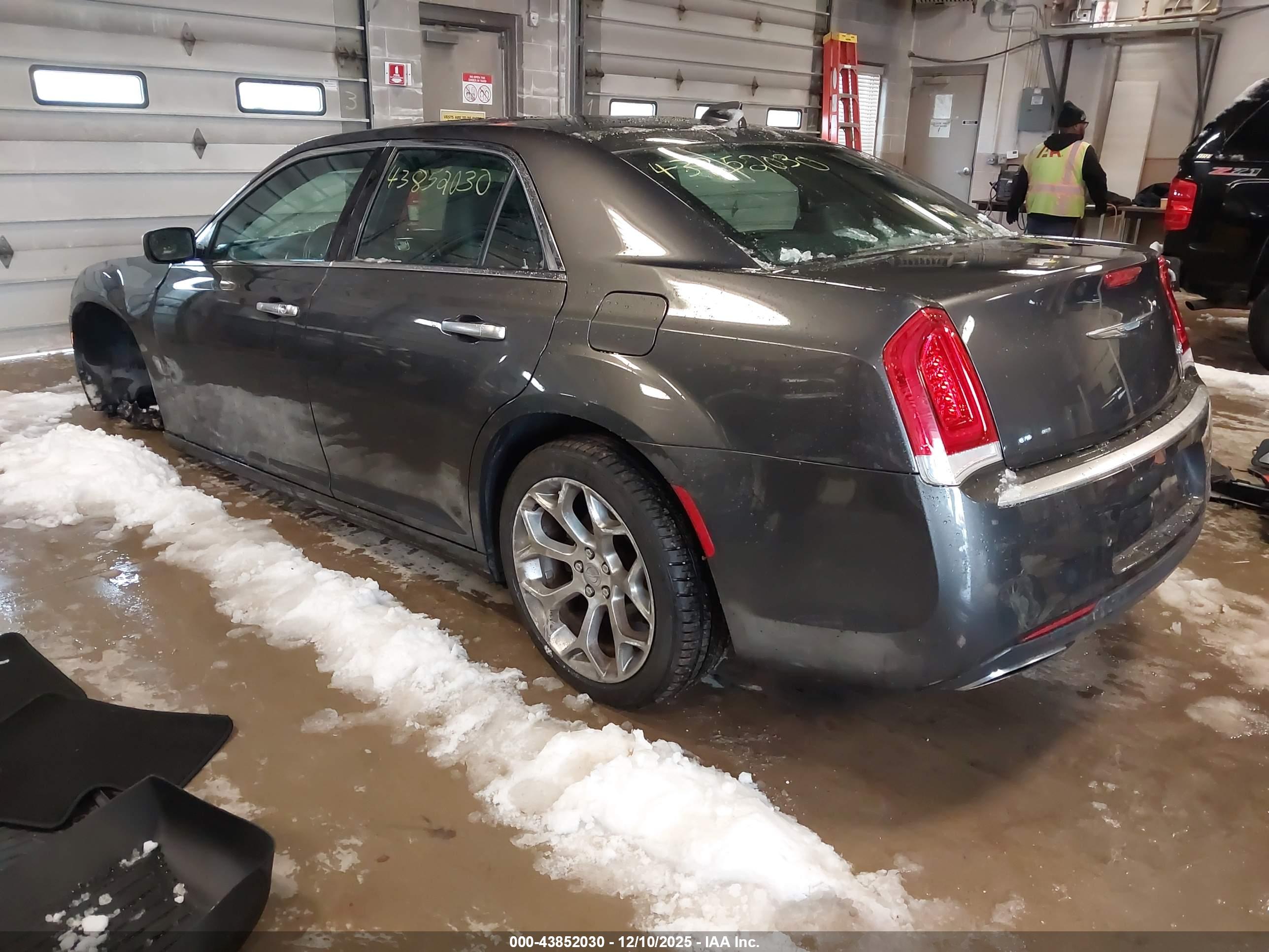 CHRYSLER 300 image 3