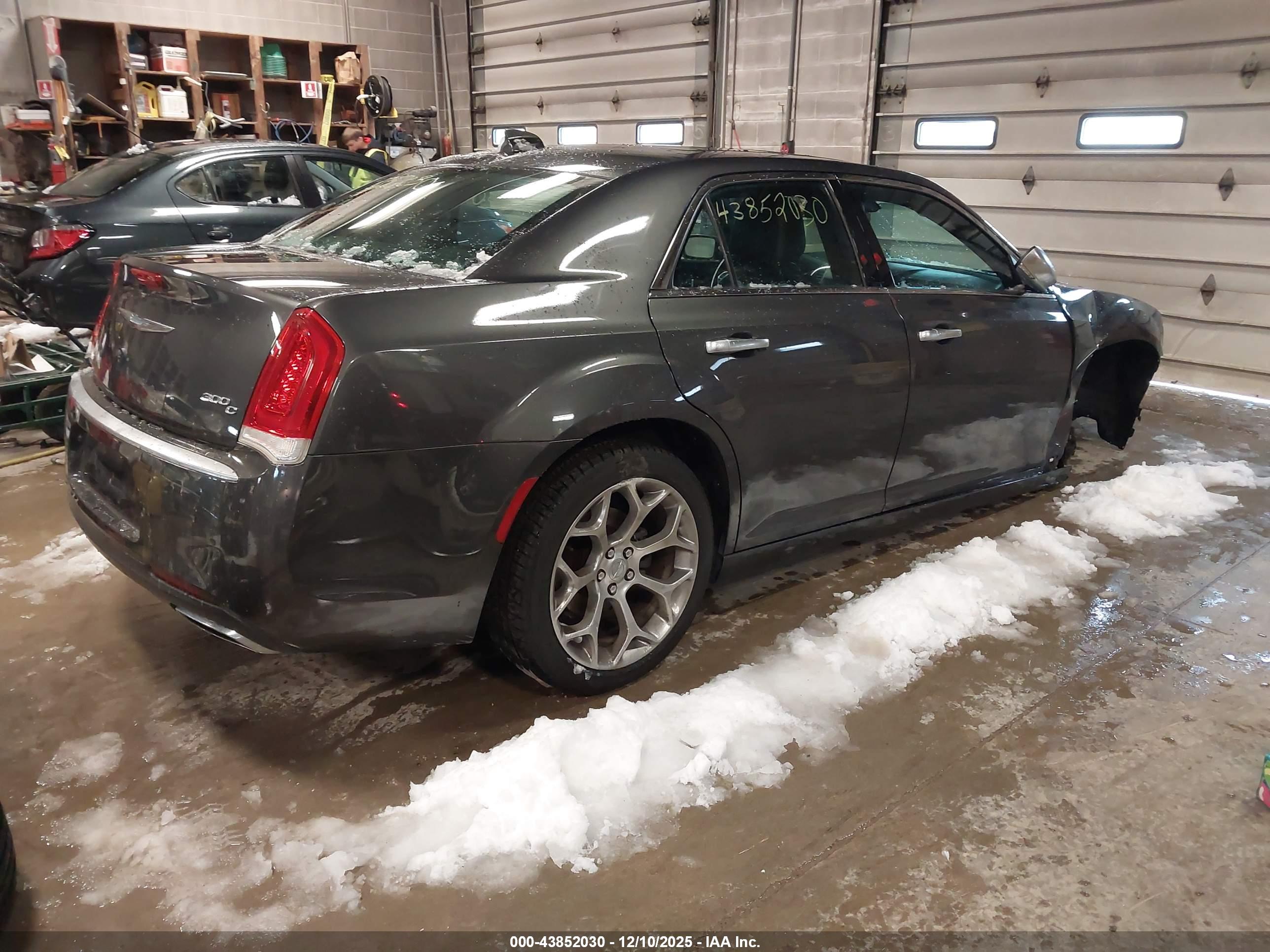 CHRYSLER 300 image 4
