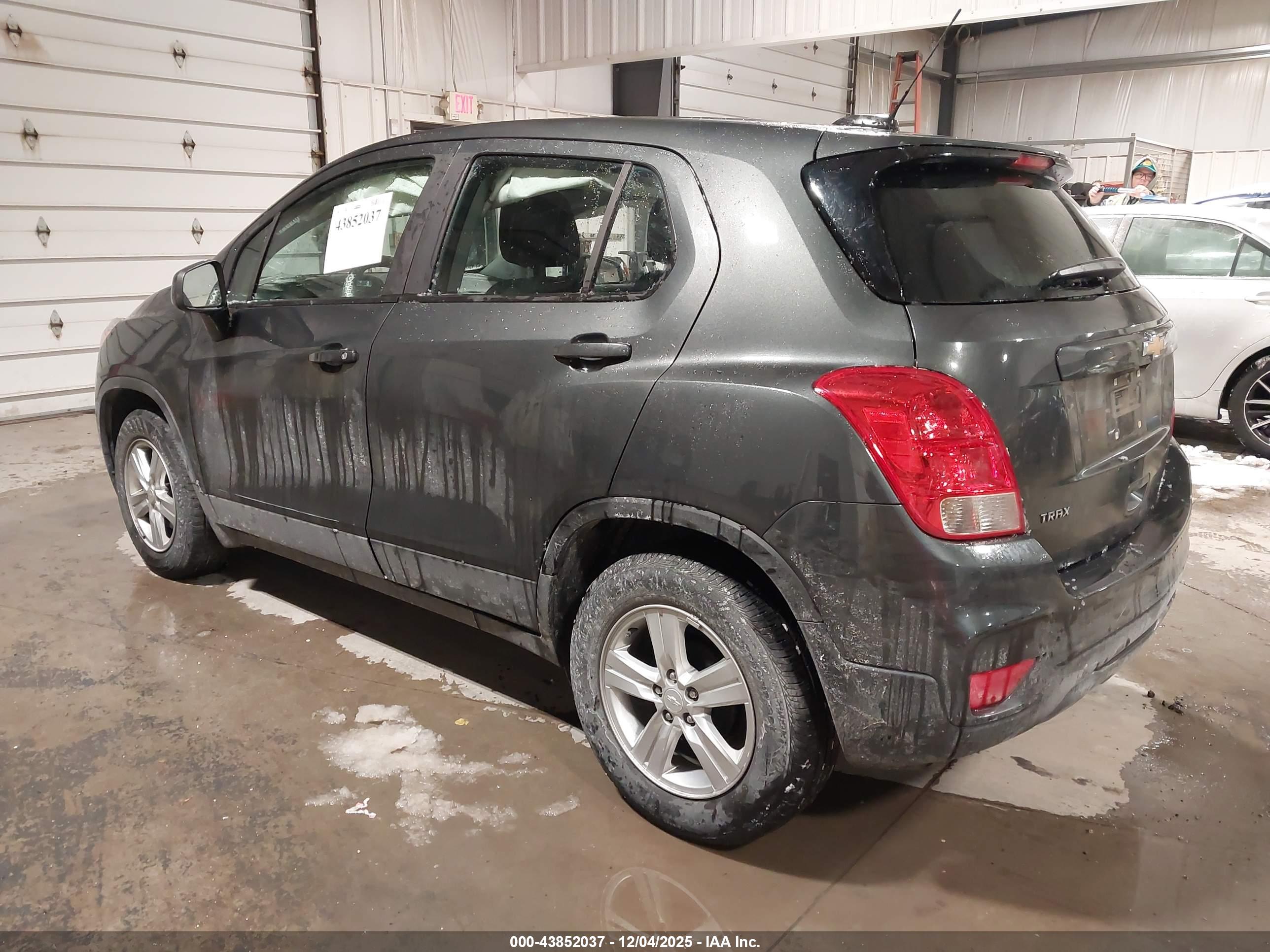 CHEVROLET TRAX image 3