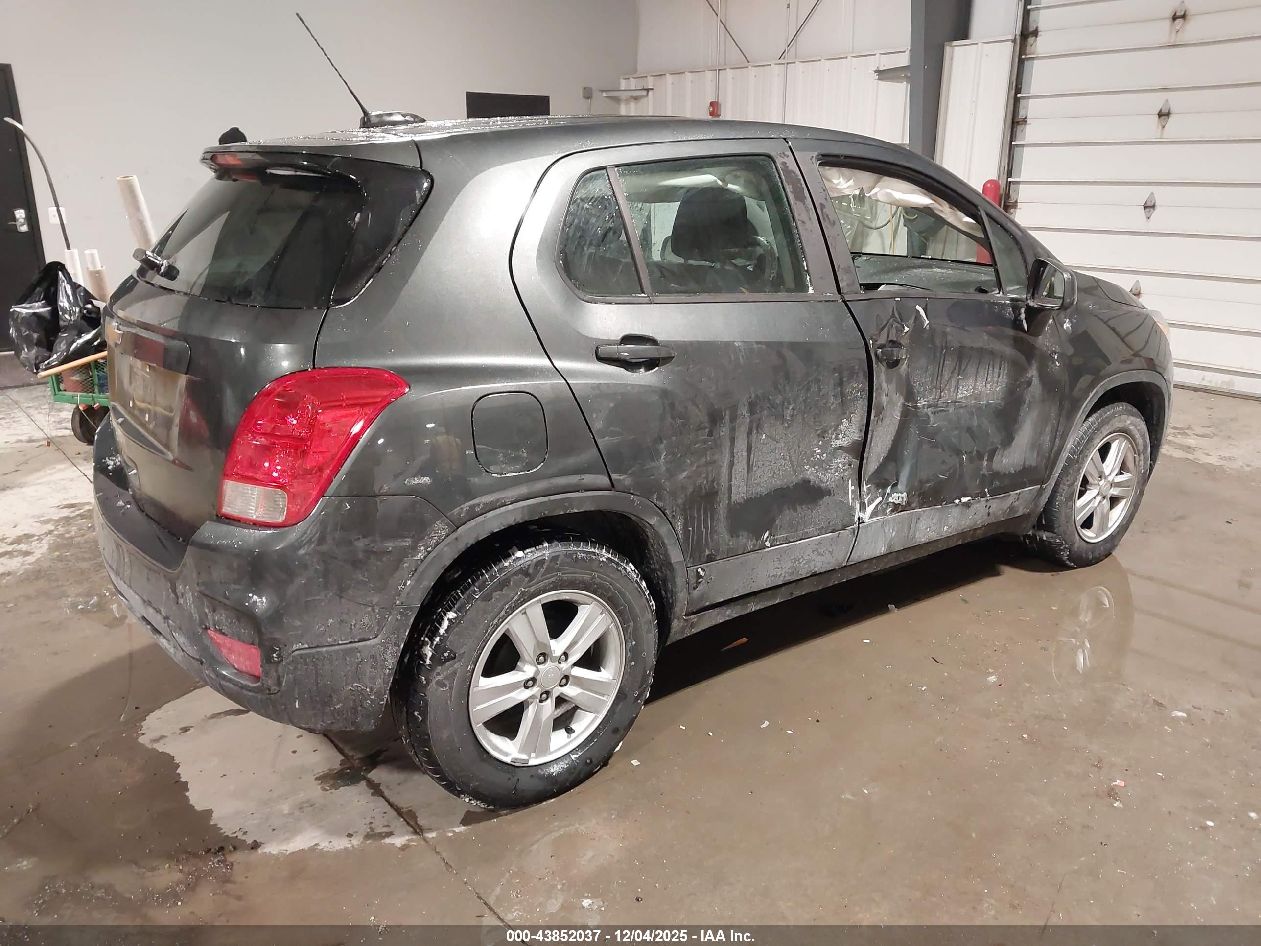 CHEVROLET TRAX image 4