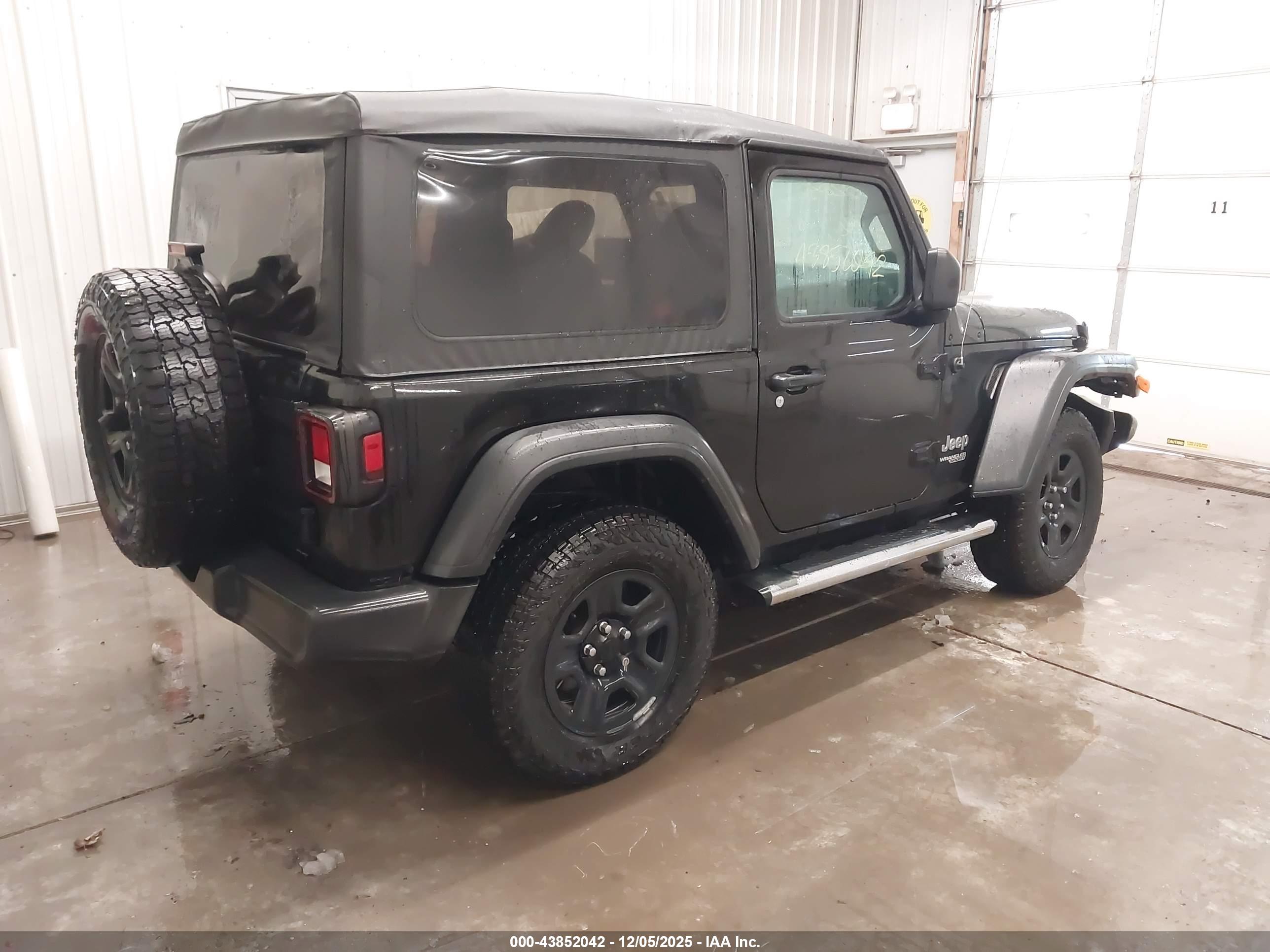 JEEP WRANGLER image 4