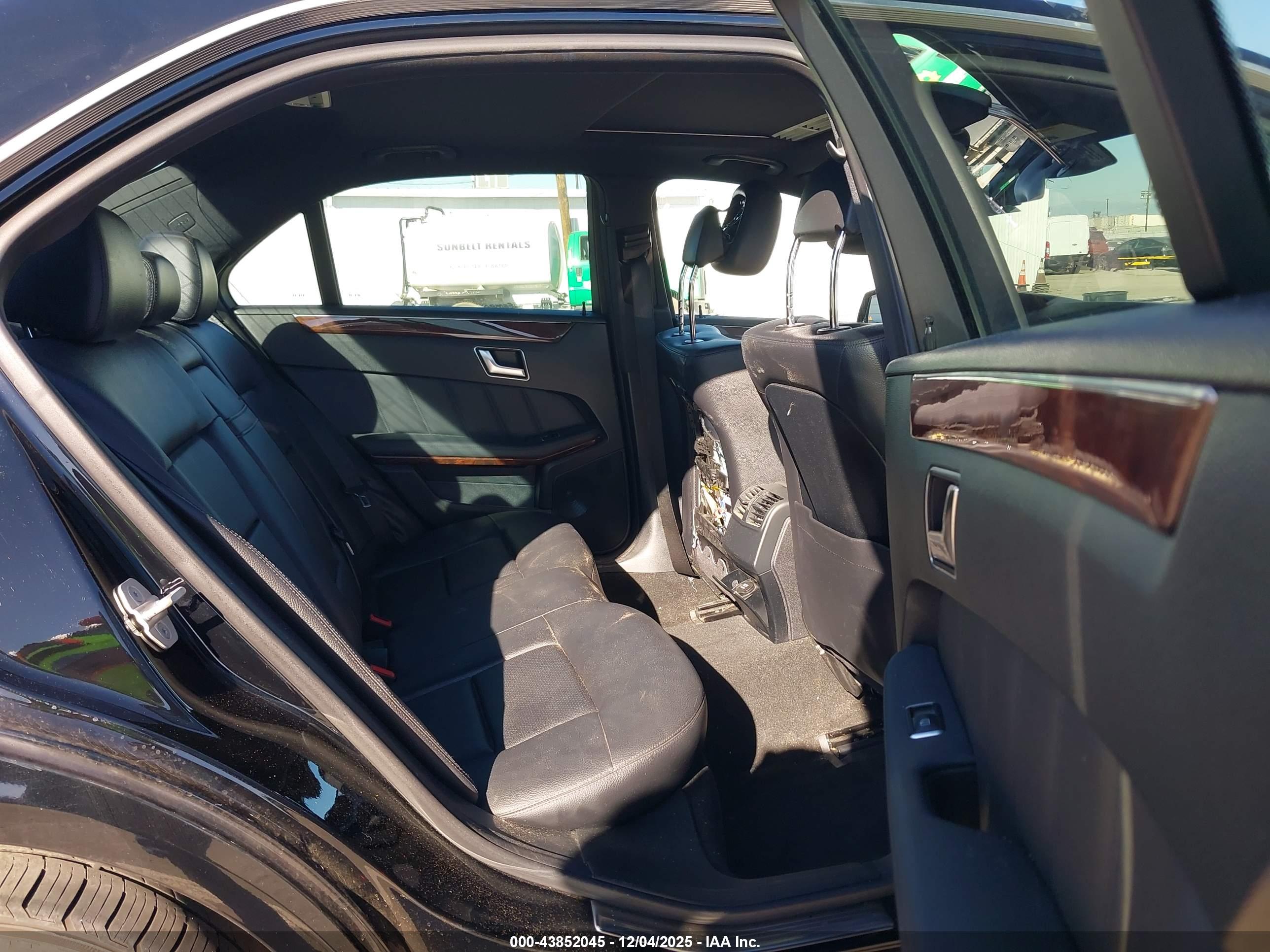 MERCEDES-BENZ E image 8