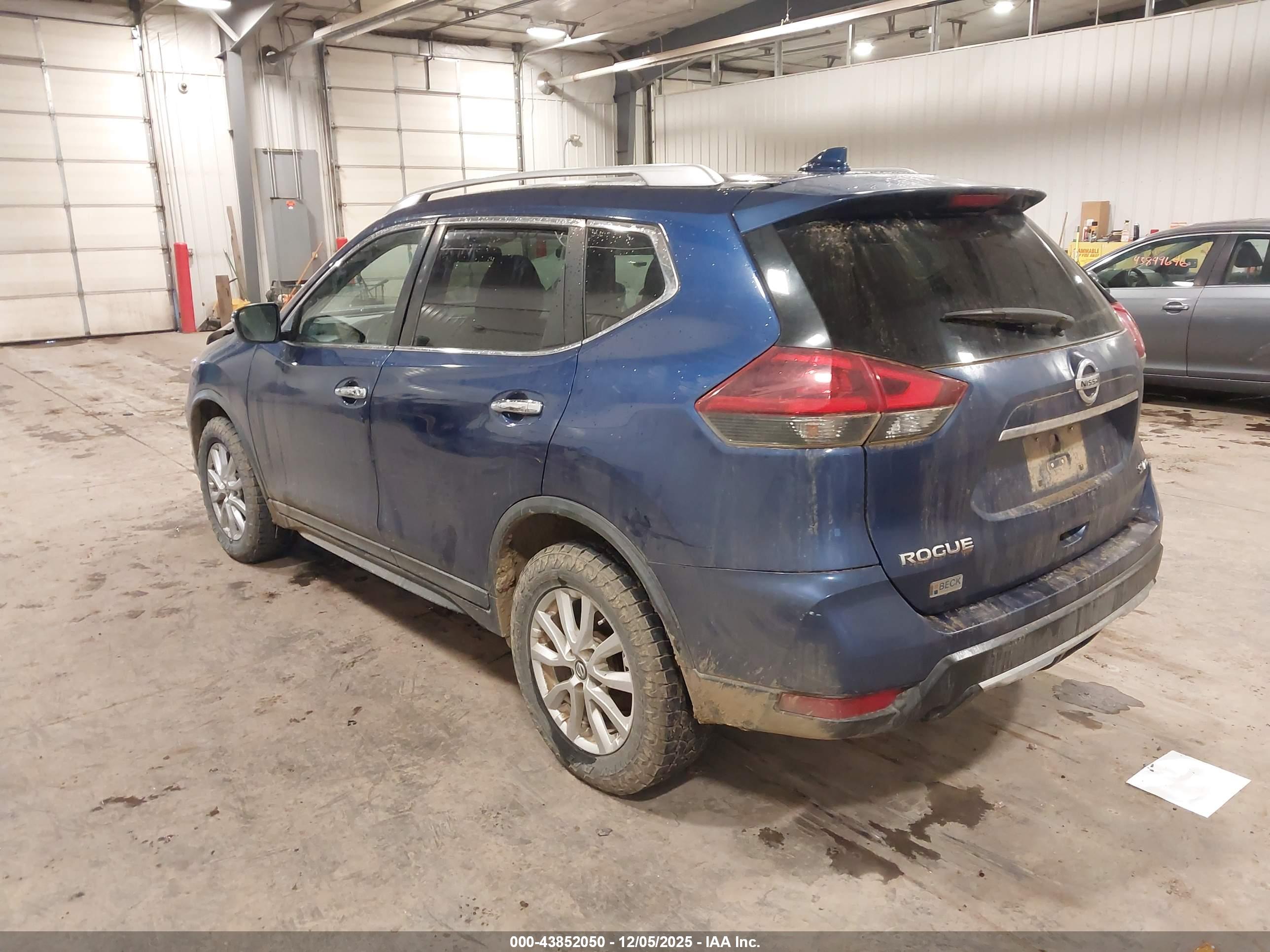 NISSAN ROGUE image 3
