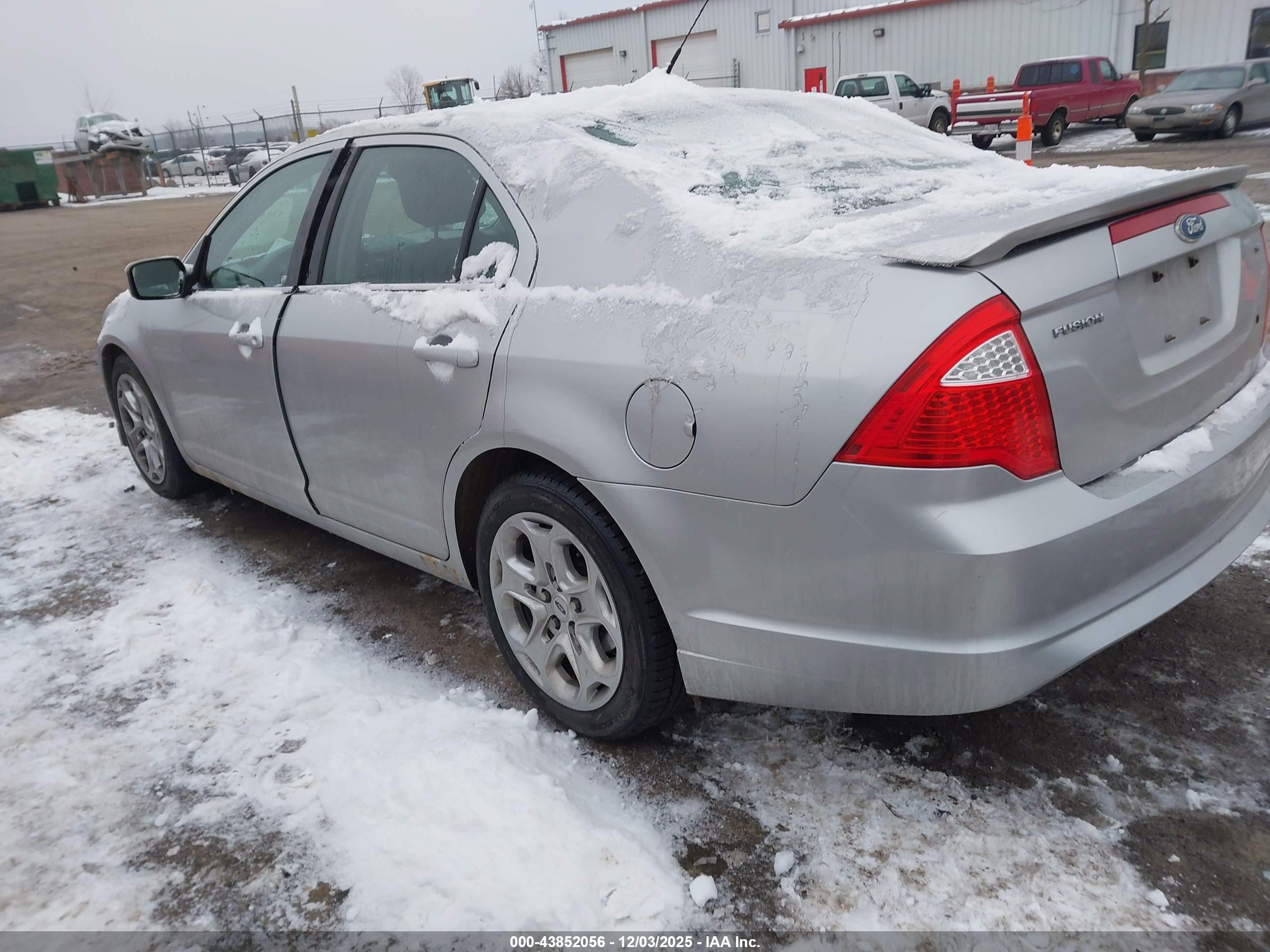 FORD FUSION image 3