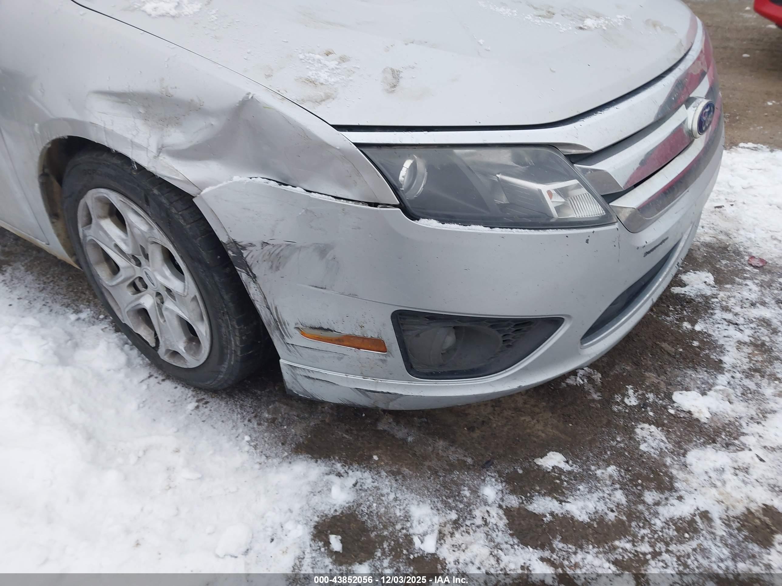 FORD FUSION image 6