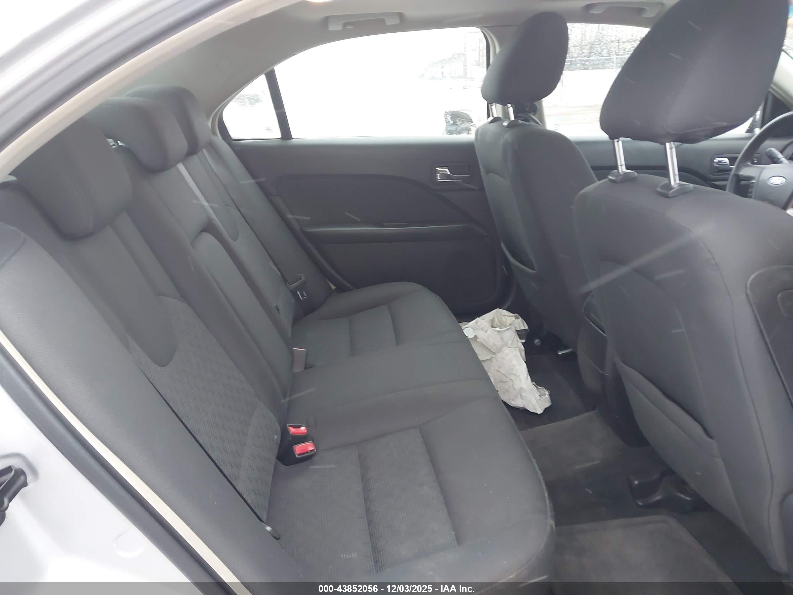 FORD FUSION image 8