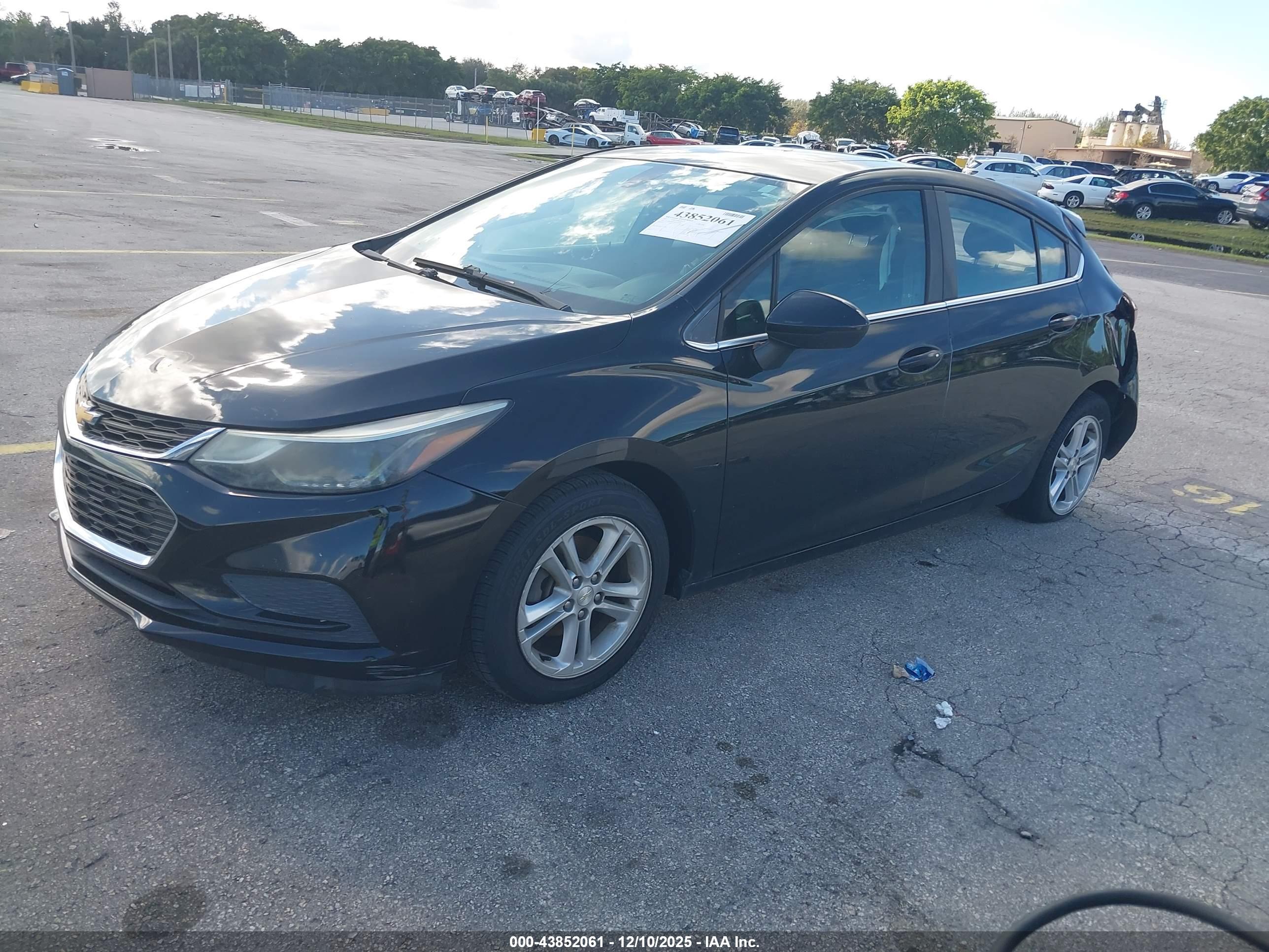 CHEVROLET CRUZE image 2