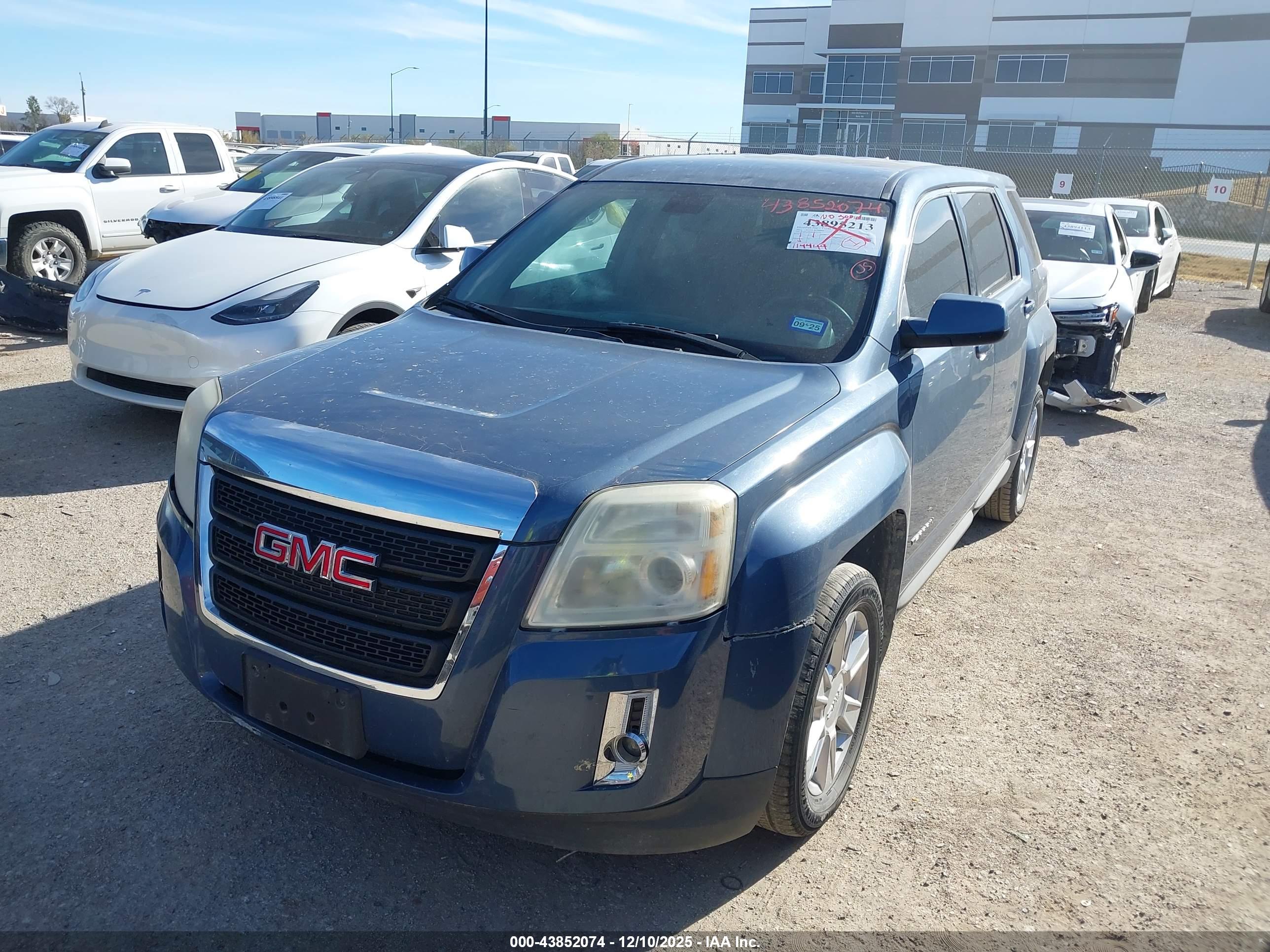 GMC TERRAIN image 2