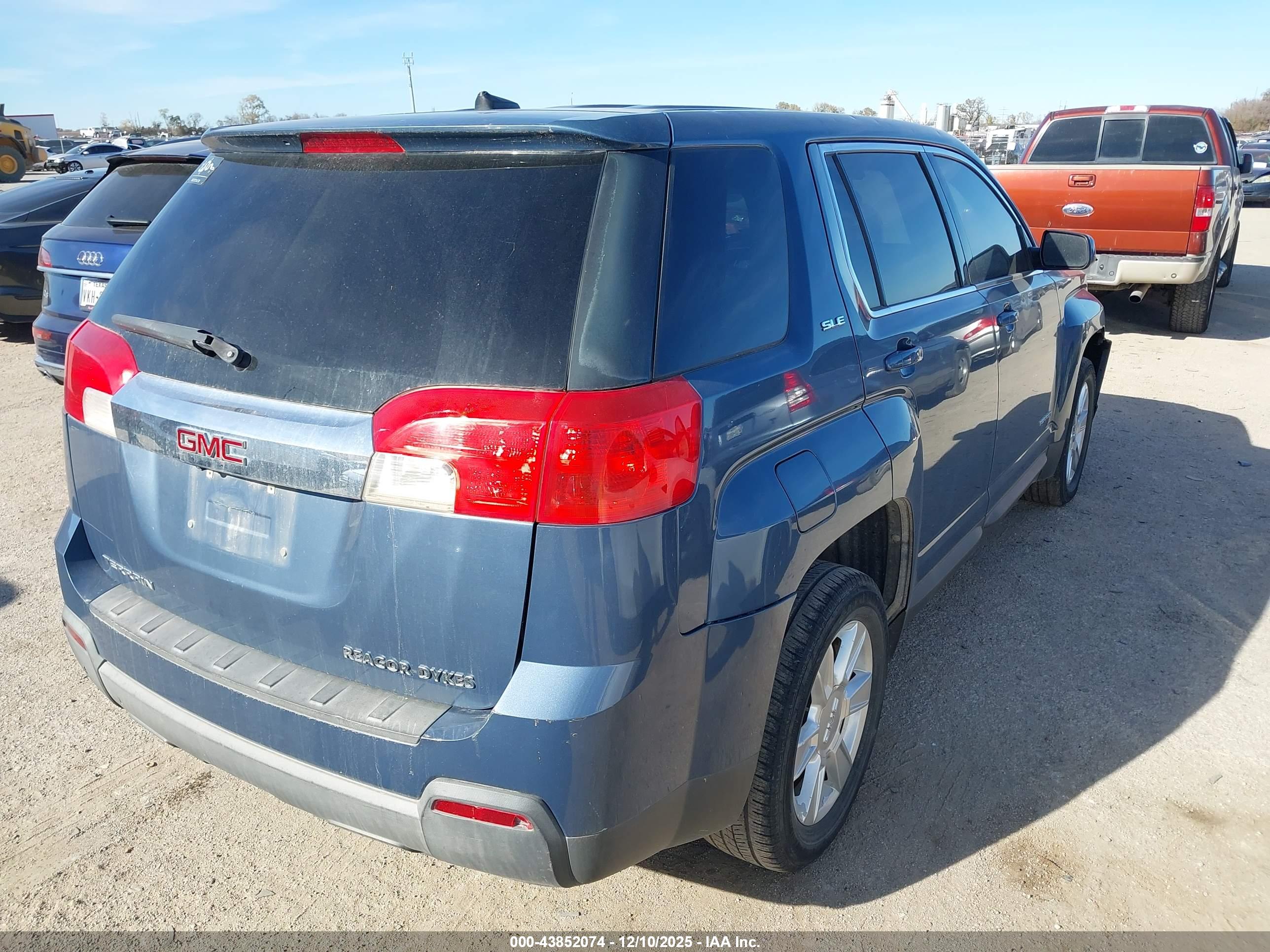 GMC TERRAIN image 4