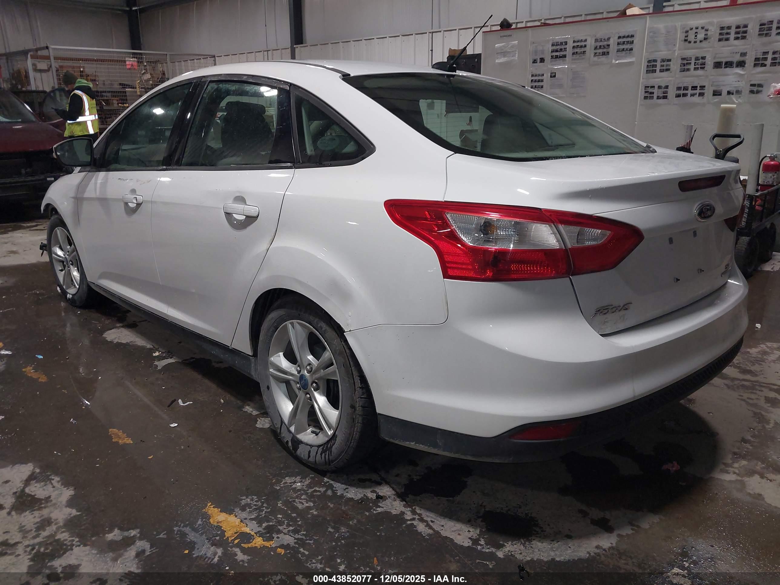 FORD FOCUS image 3