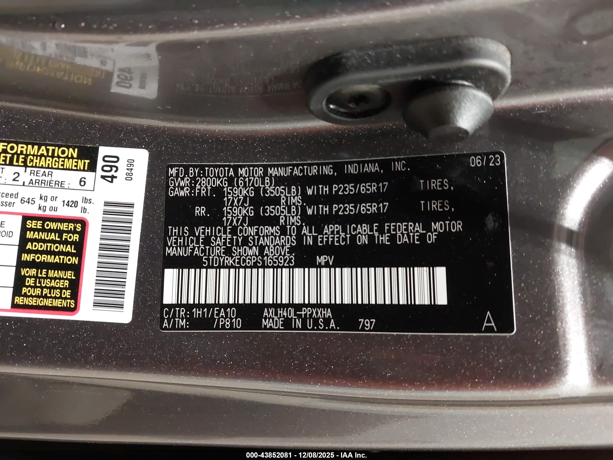 TOYOTA SIENNA image 9