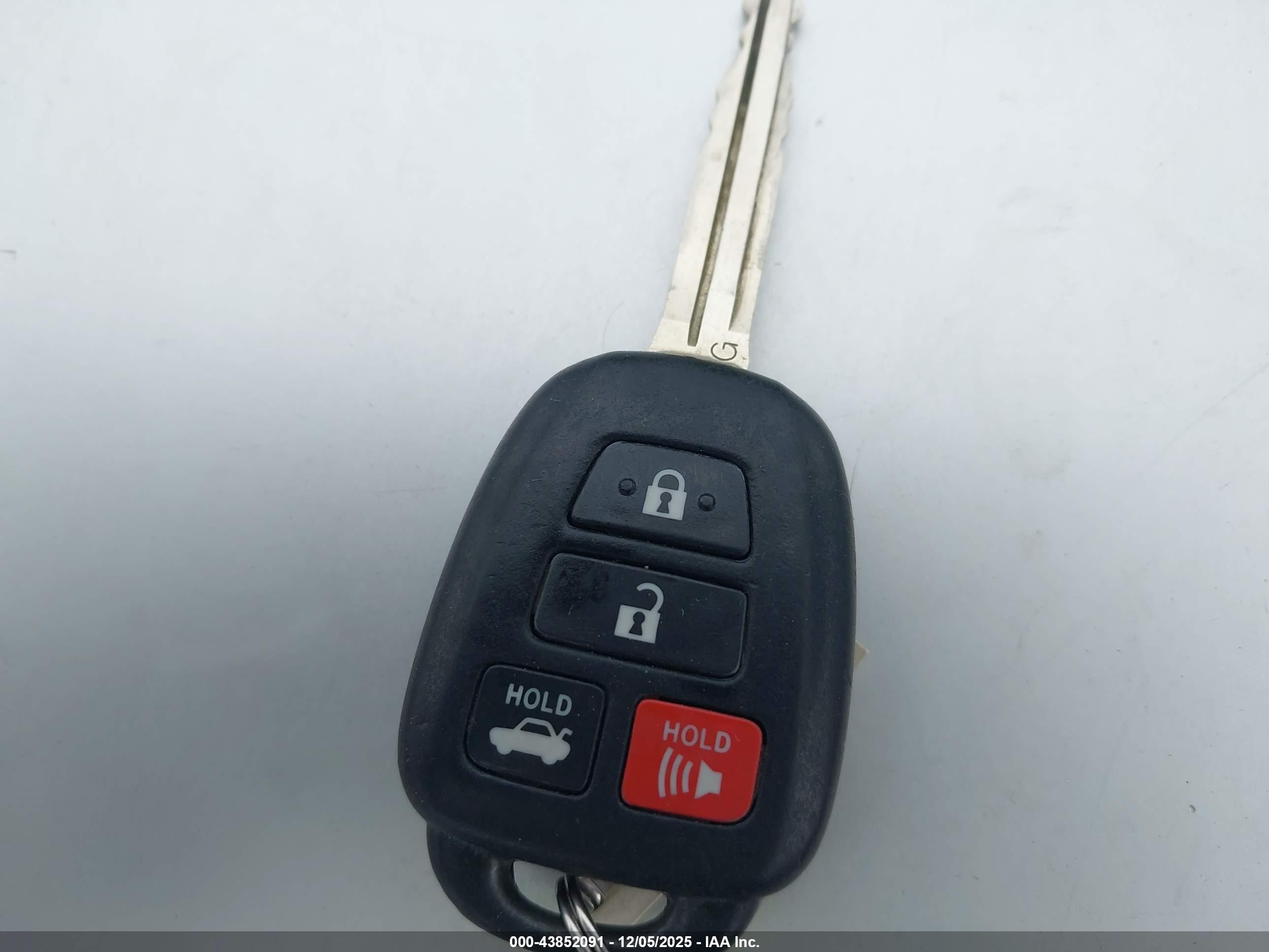 TOYOTA CAMRY image 11