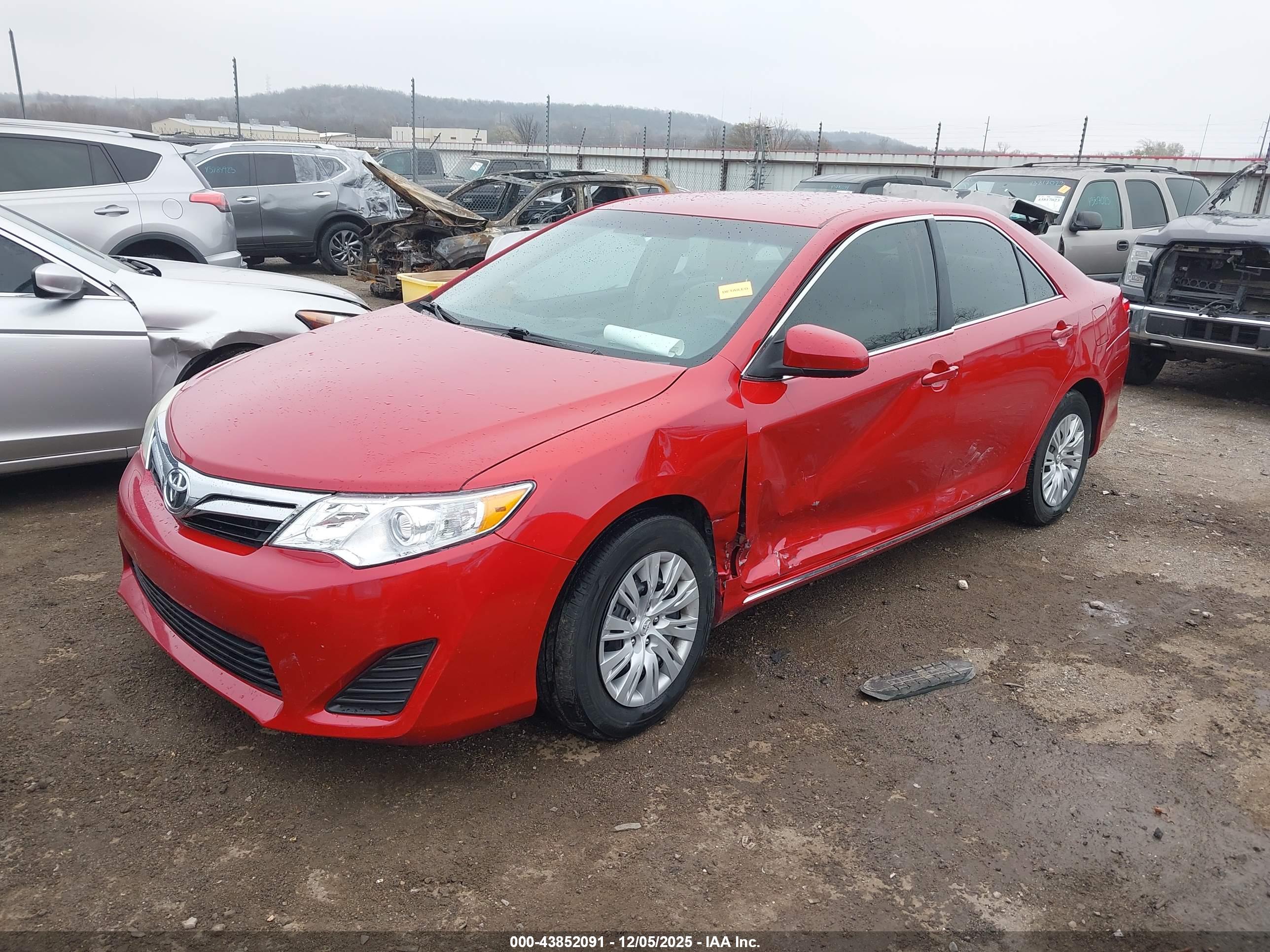TOYOTA CAMRY image 2