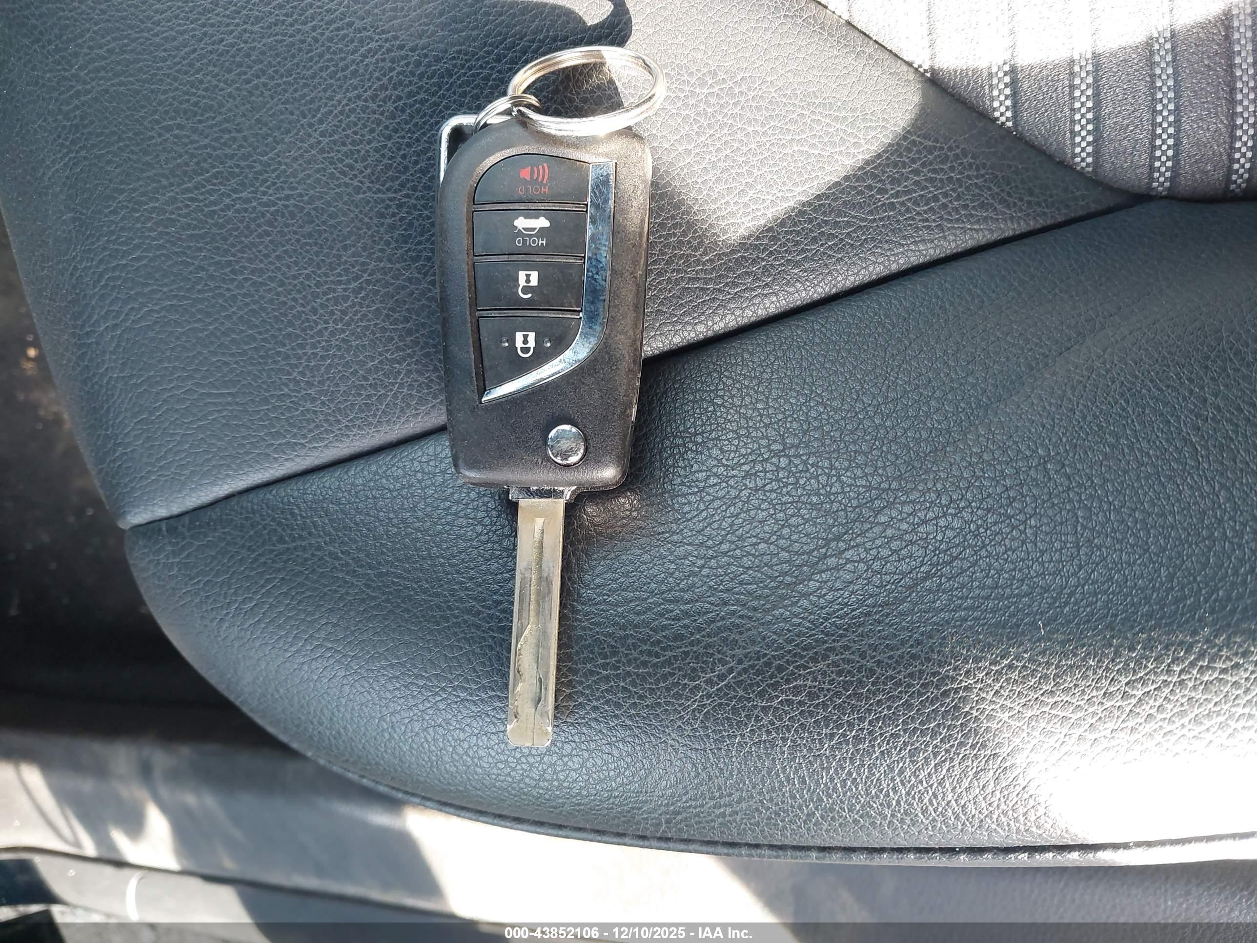 TOYOTA CAMRY image 11