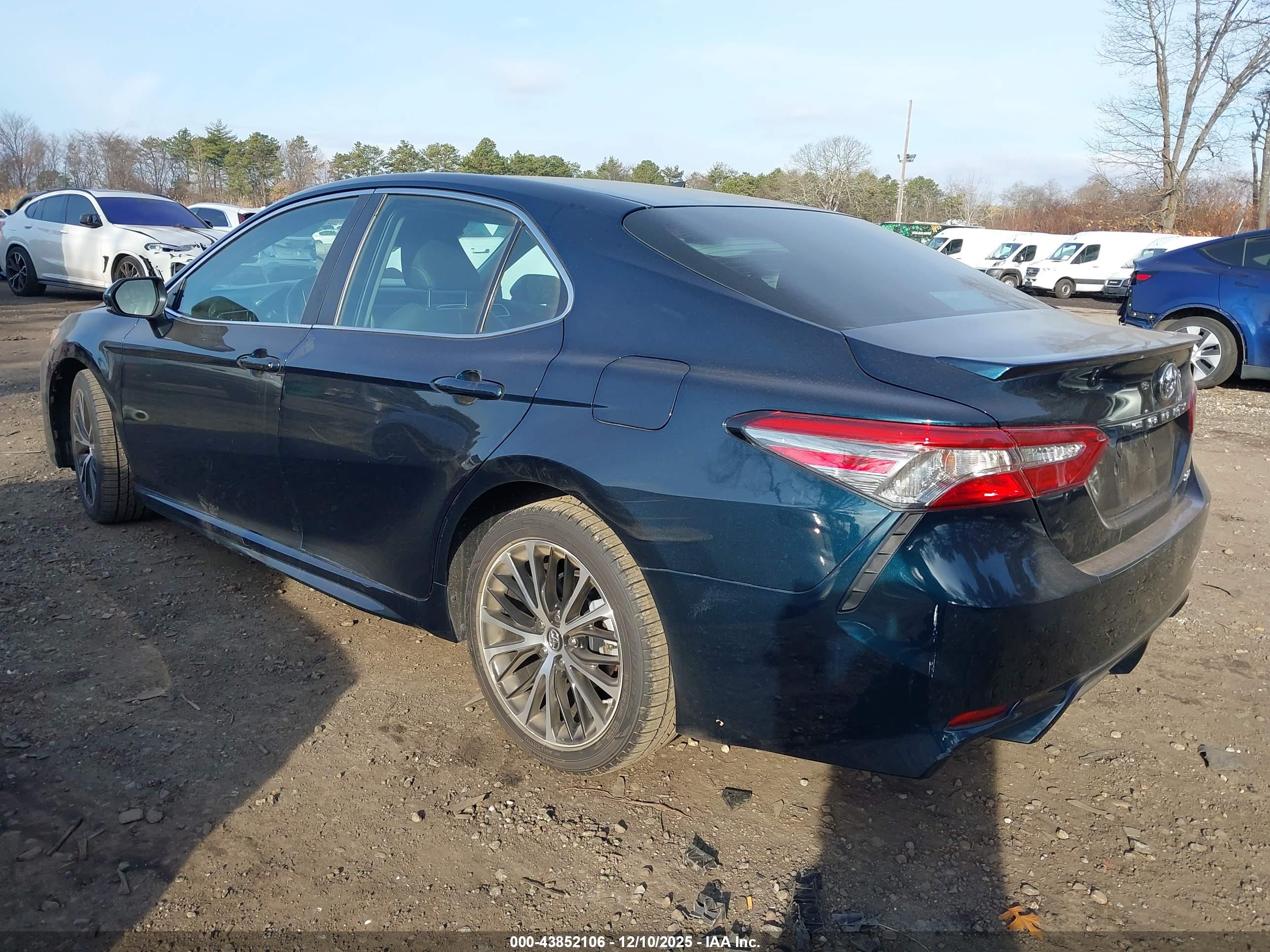 TOYOTA CAMRY image 3