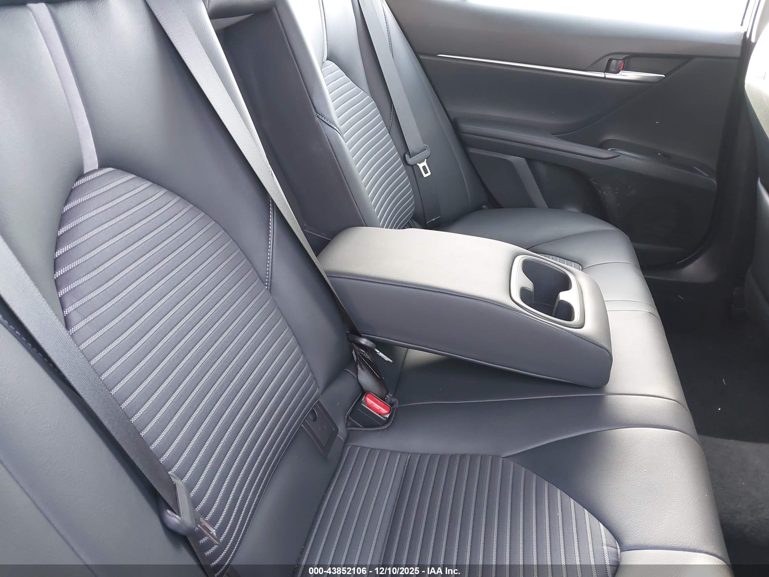 TOYOTA CAMRY image 8