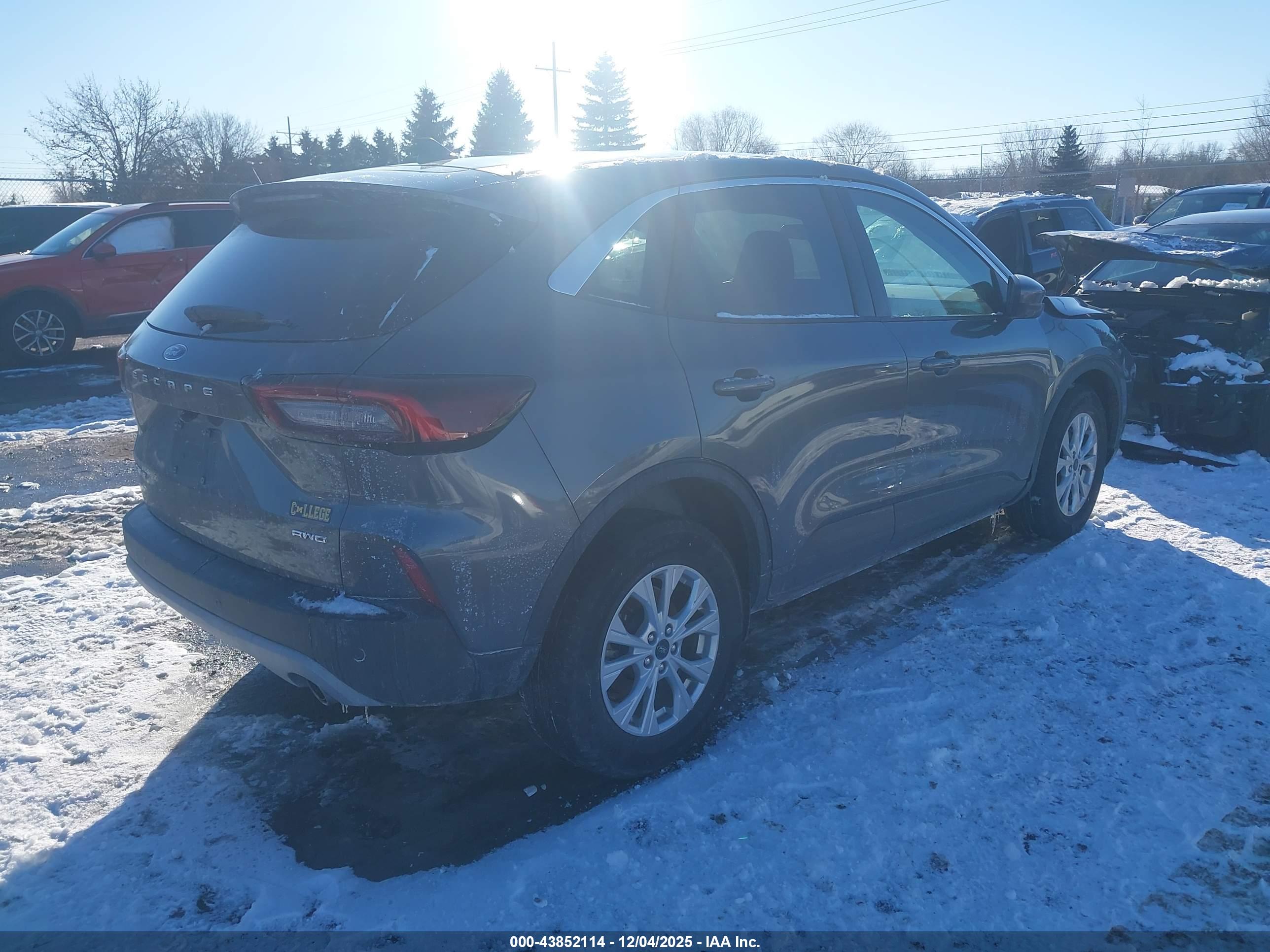FORD ESCAPE image 4