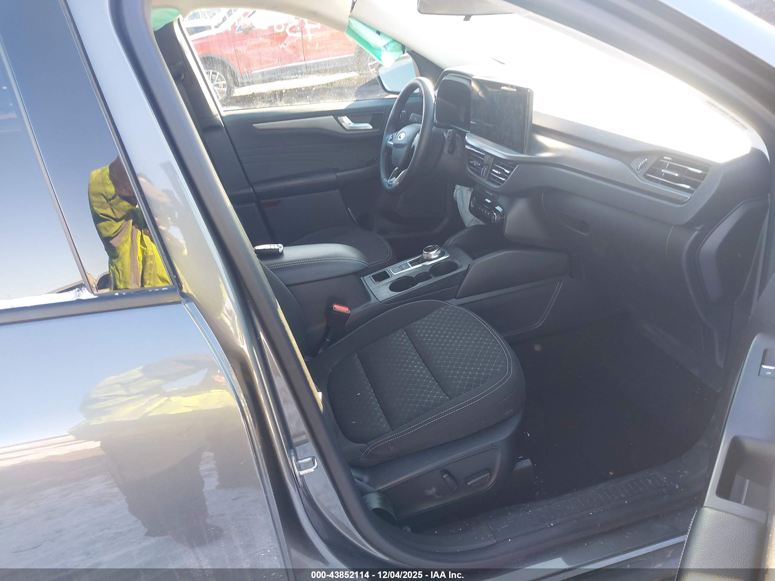 FORD ESCAPE image 5