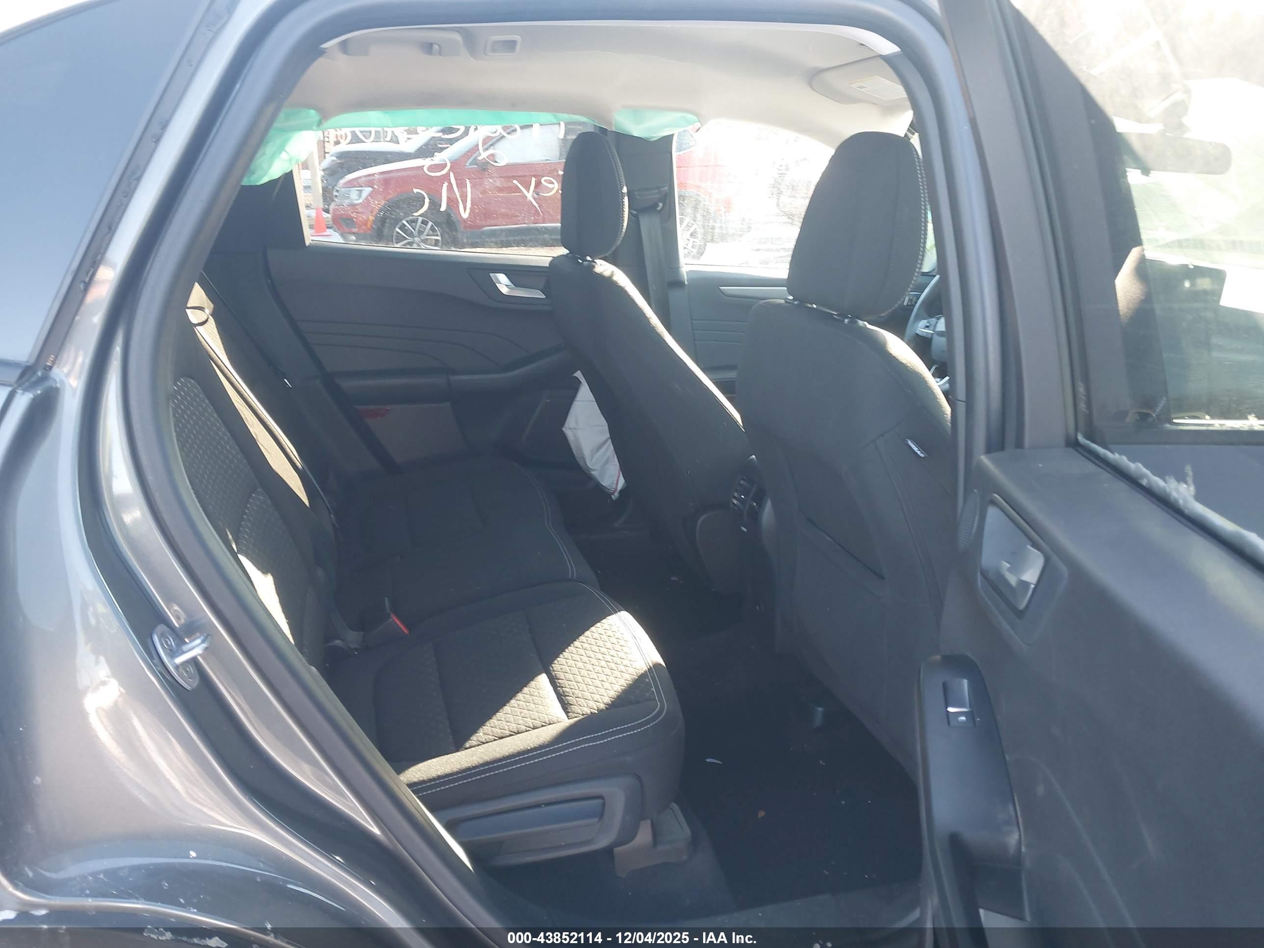 FORD ESCAPE image 8