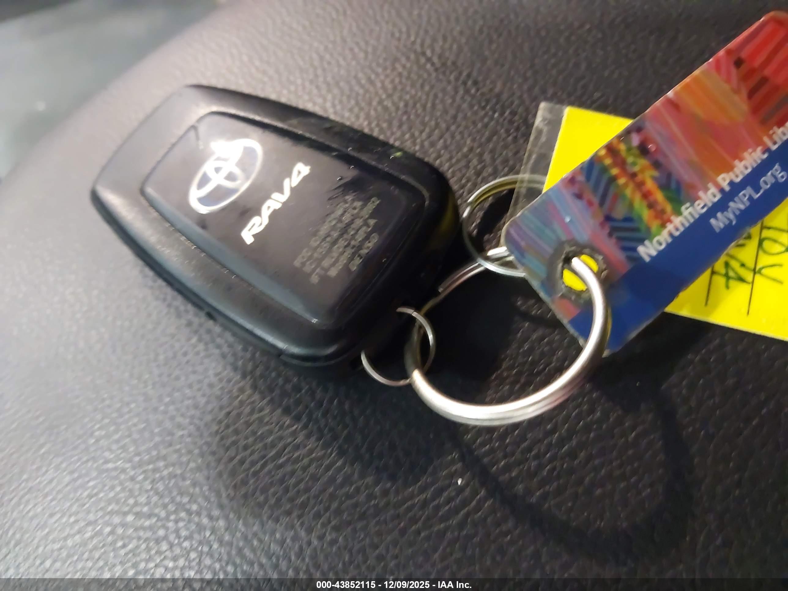 TOYOTA RAV4 image 11
