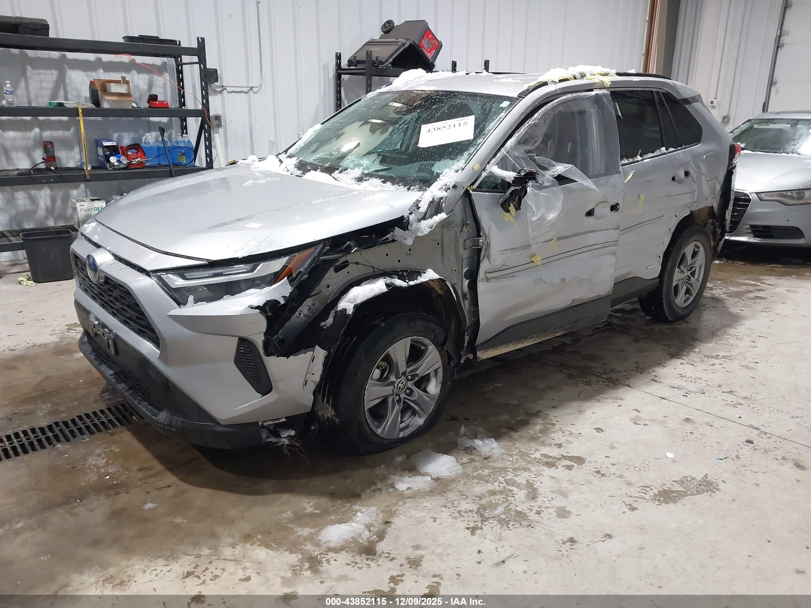 TOYOTA RAV4 image 2