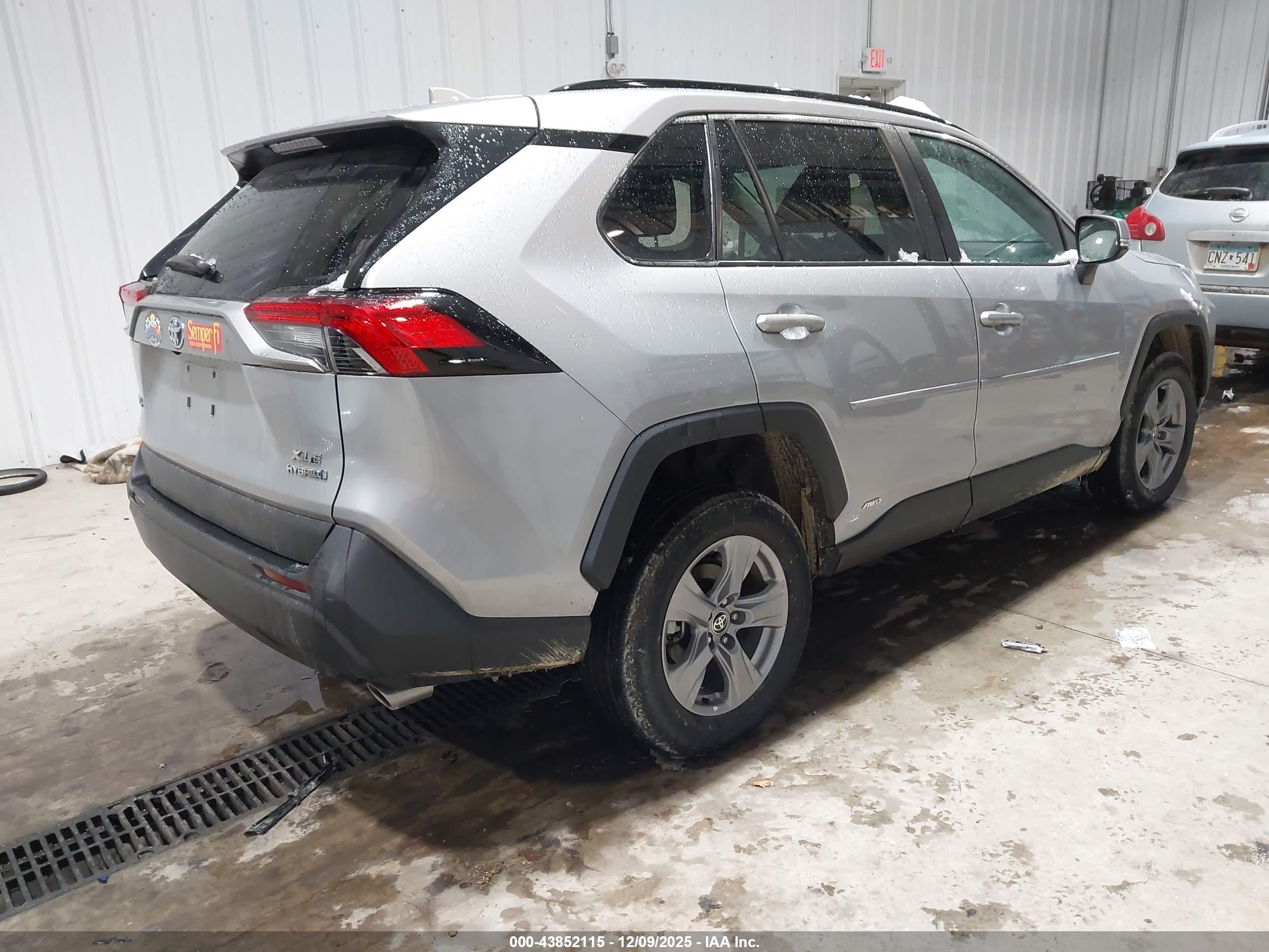 TOYOTA RAV4 image 4