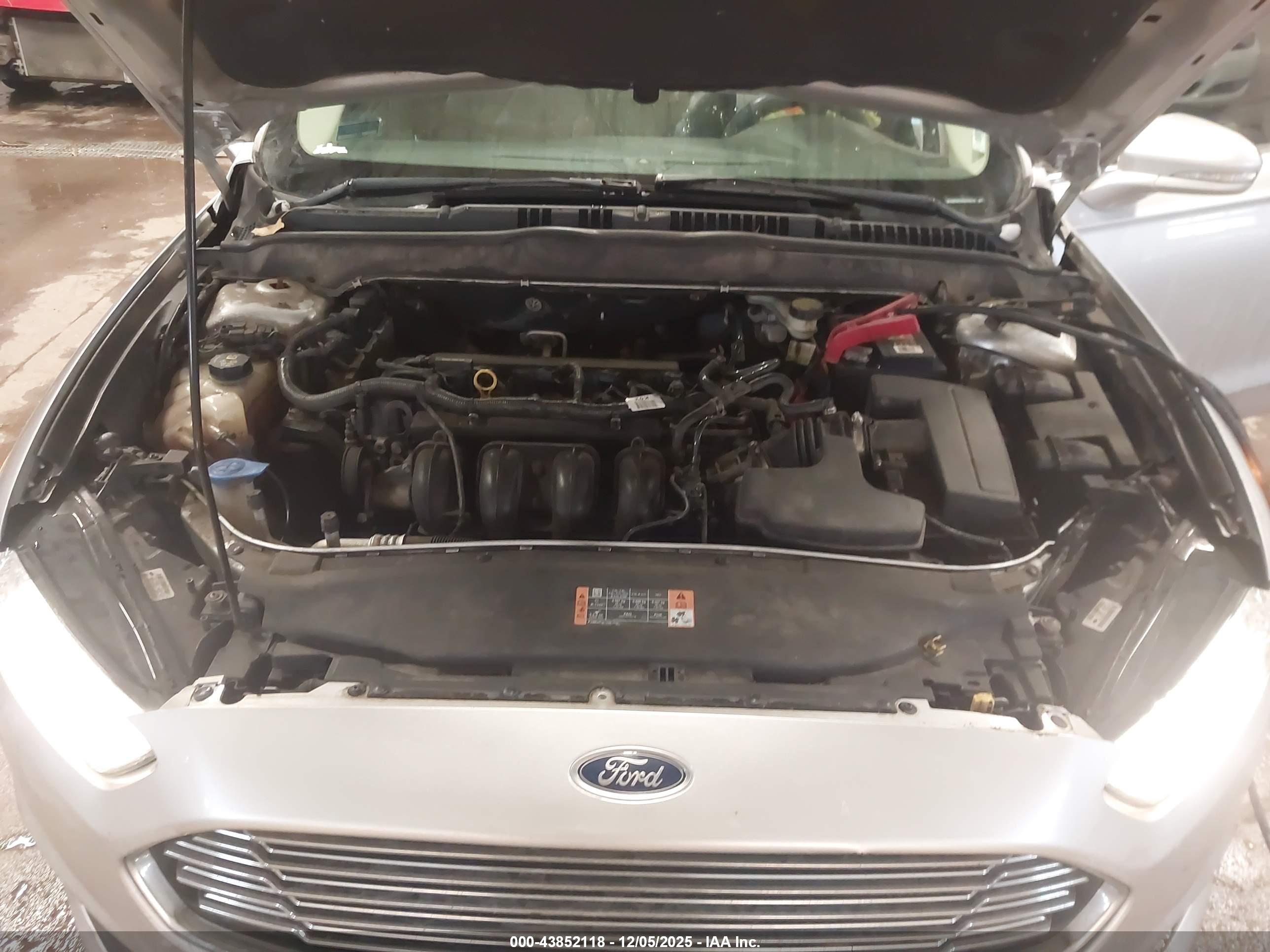 FORD FUSION image 10