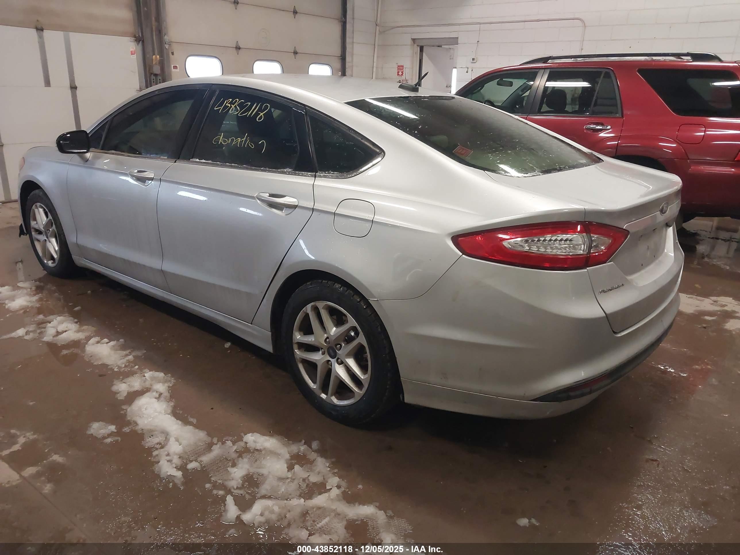 FORD FUSION image 3