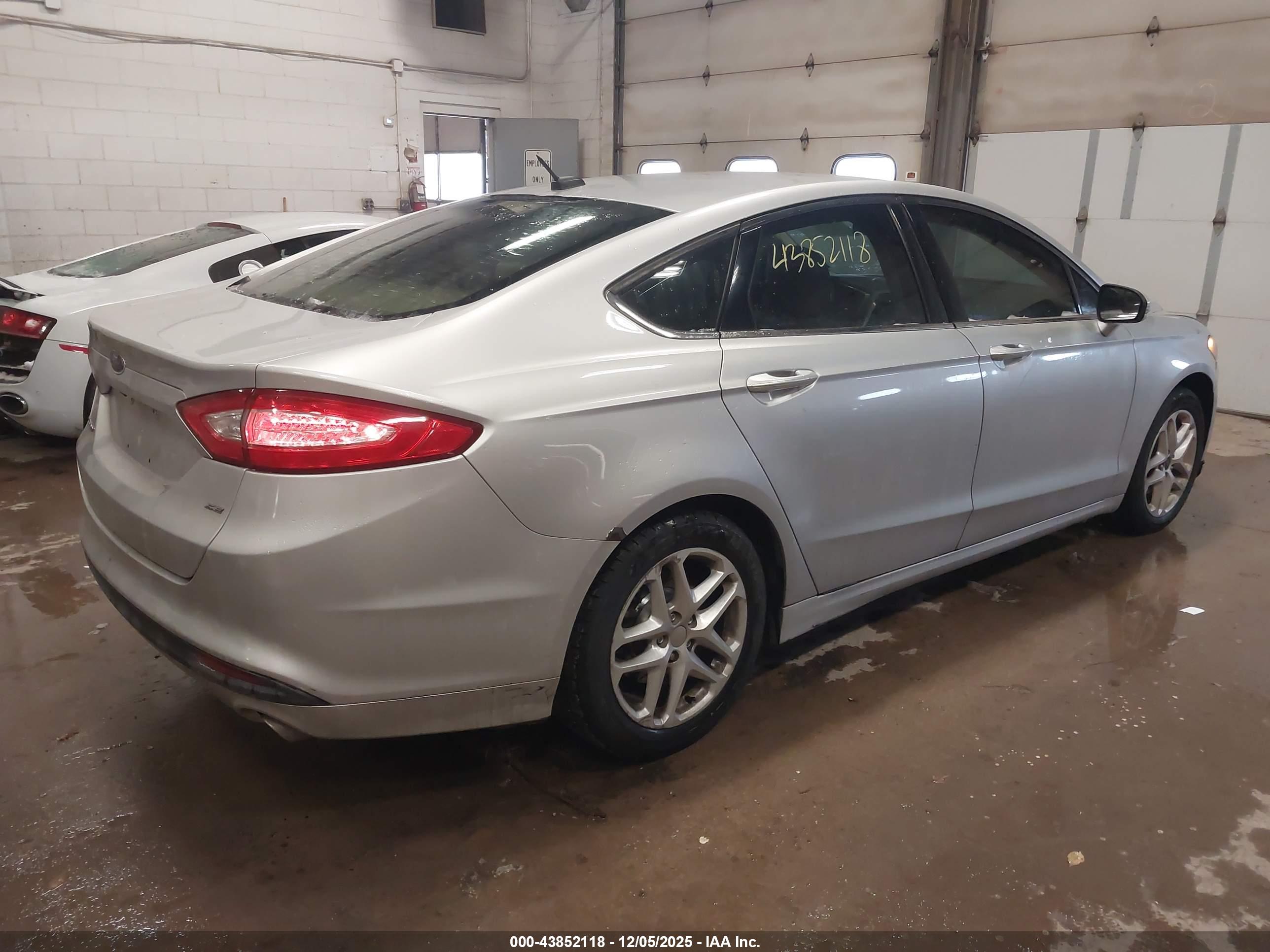 FORD FUSION image 4