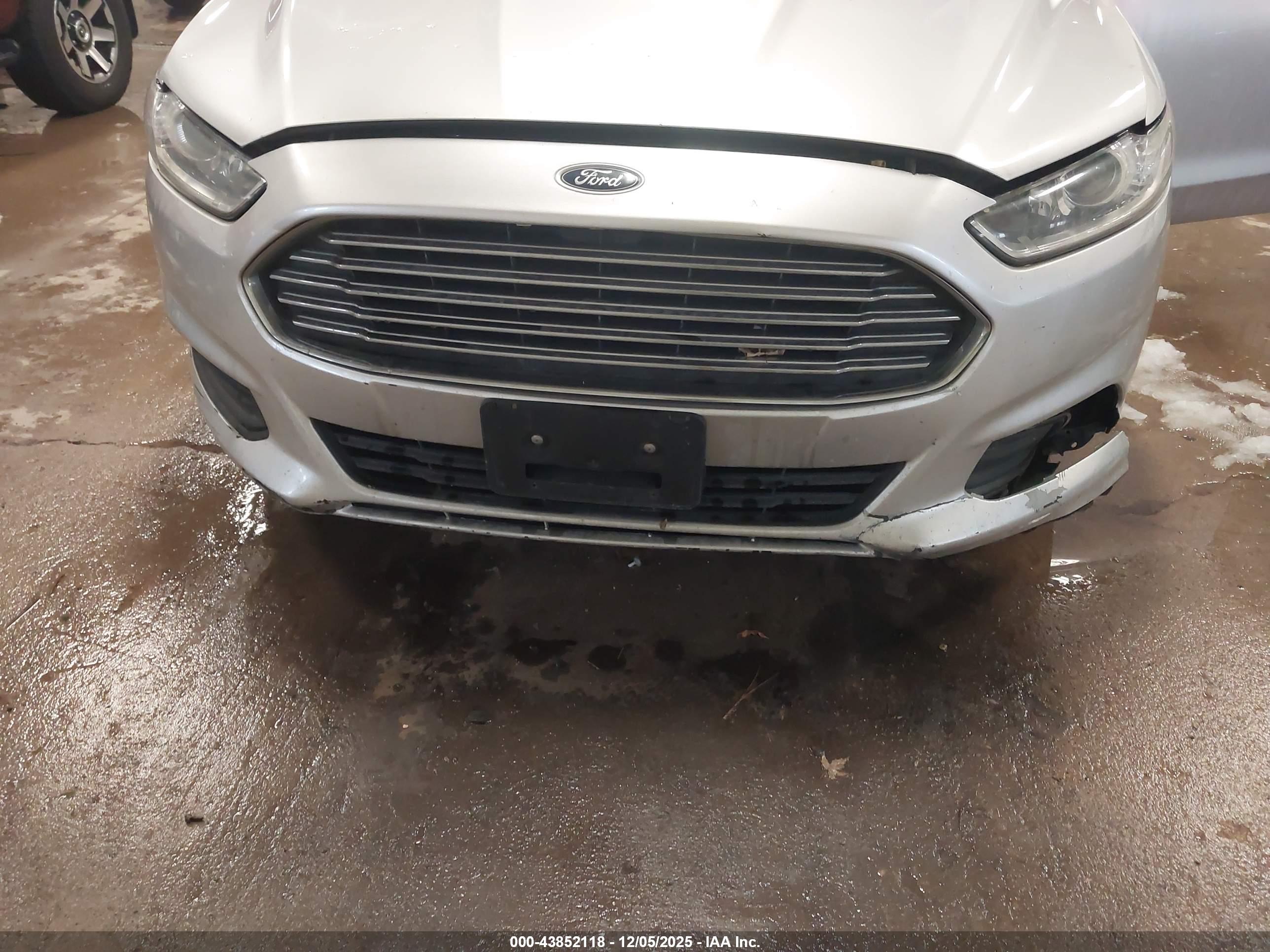 FORD FUSION image 6