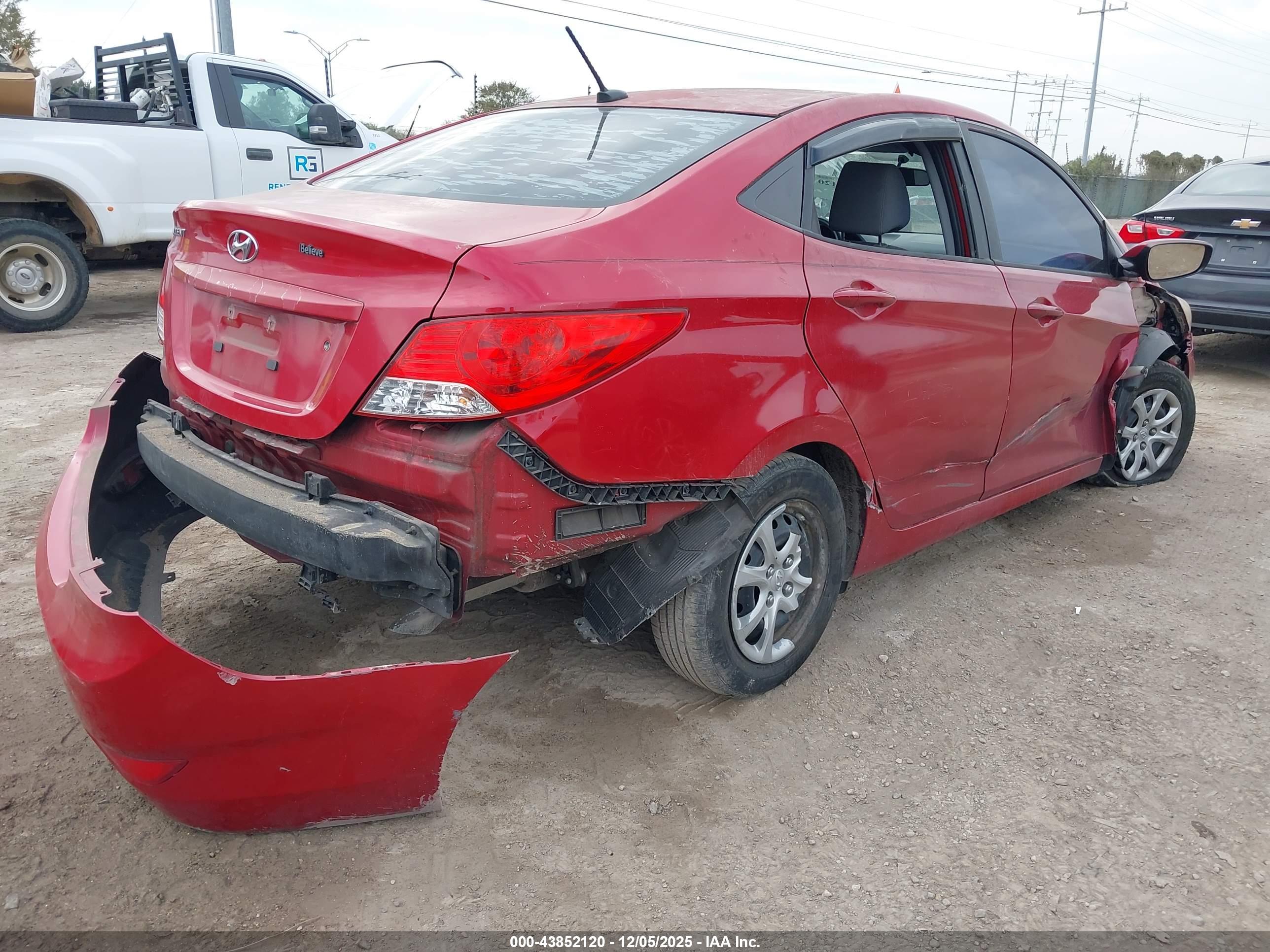 HYUNDAI ACCENT image 4