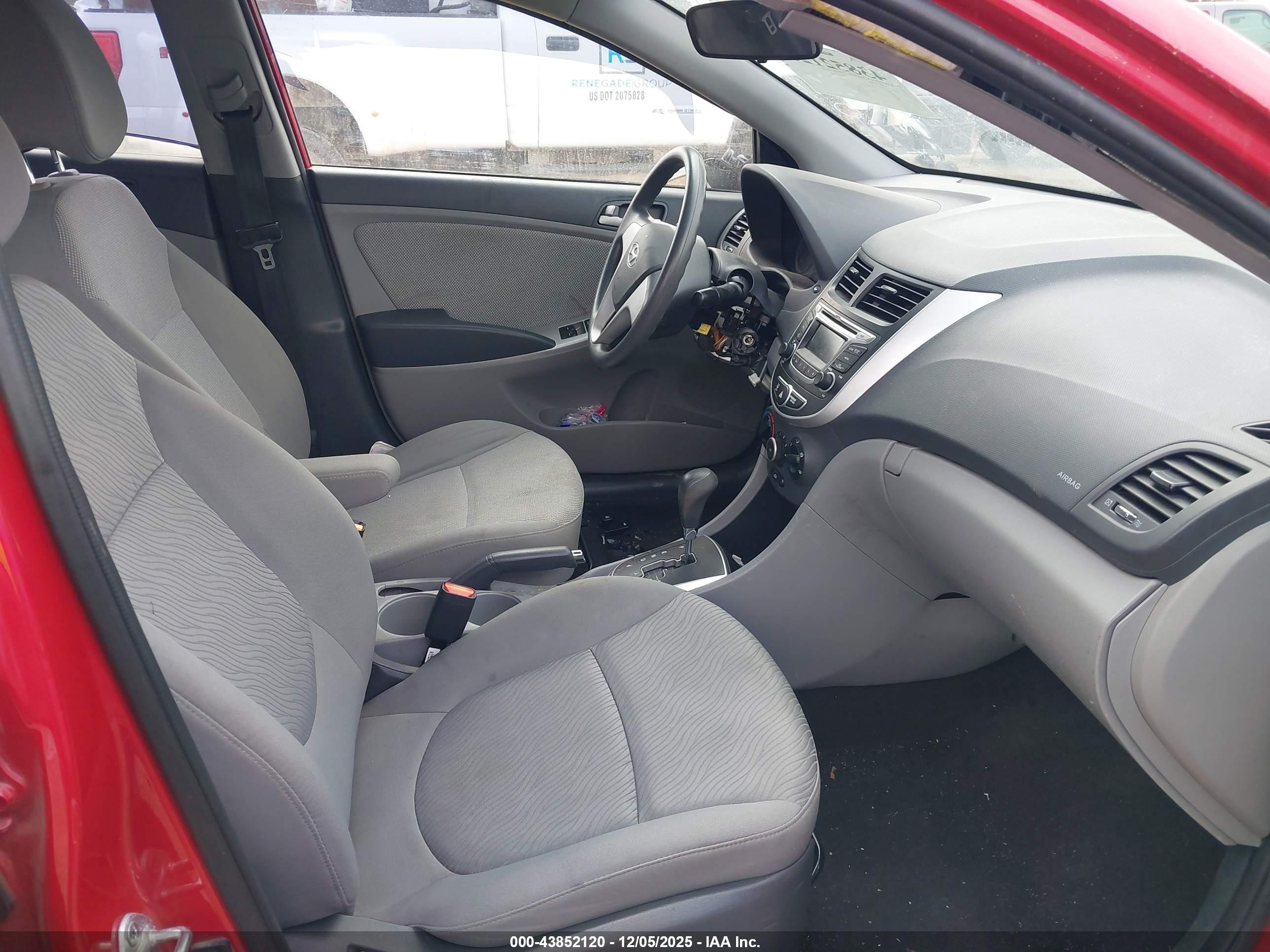 HYUNDAI ACCENT image 5