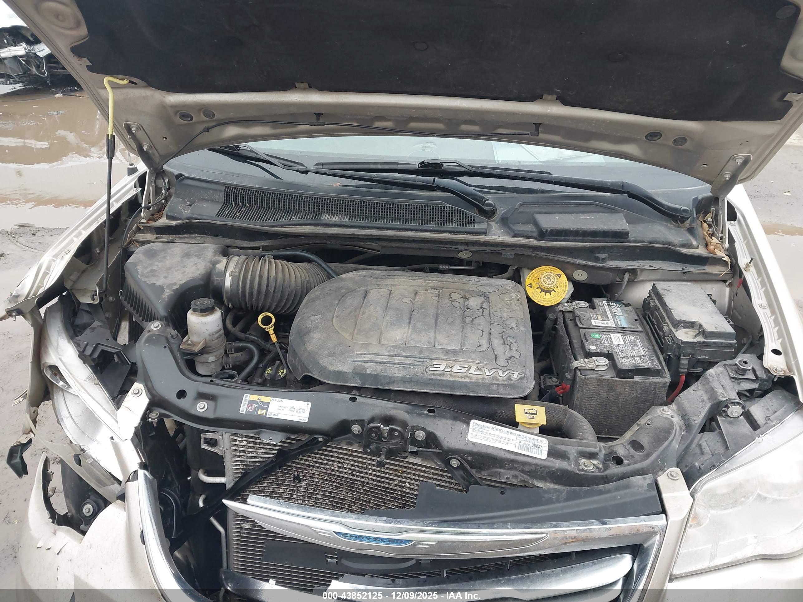 CHRYSLER TOWN image 10