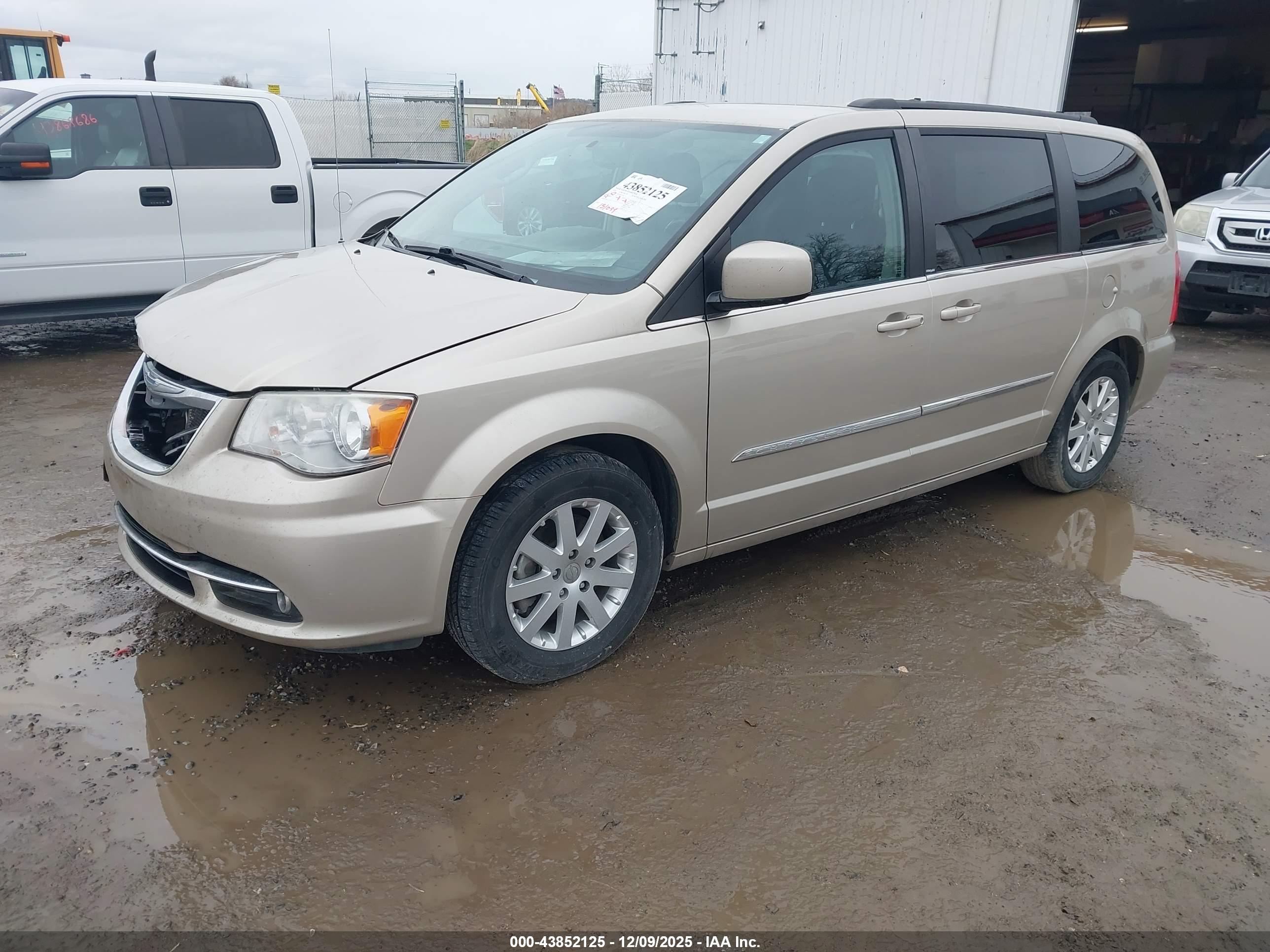 CHRYSLER TOWN image 2